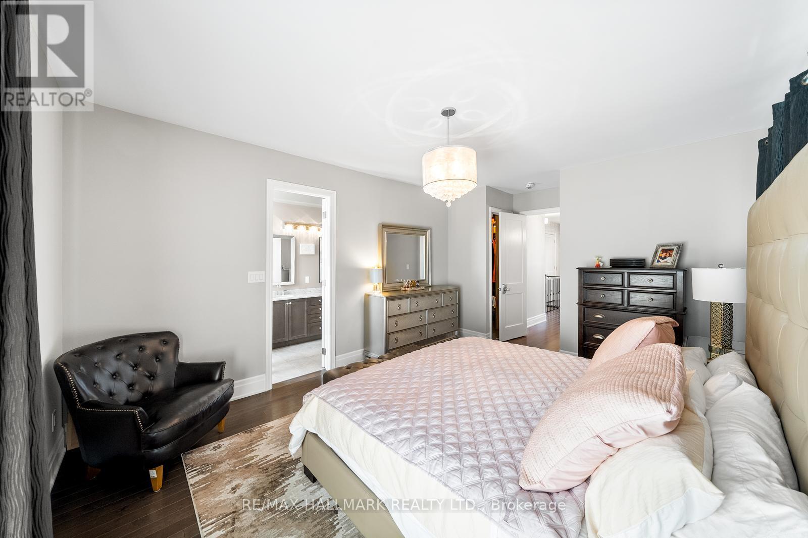 Photo 36 of 15 Carrville Woods Circle, Vaughan ON
