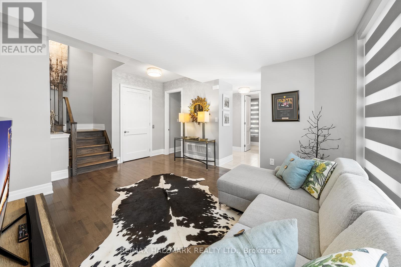 Photo 7 of 15 Carrville Woods Circle, Vaughan ON