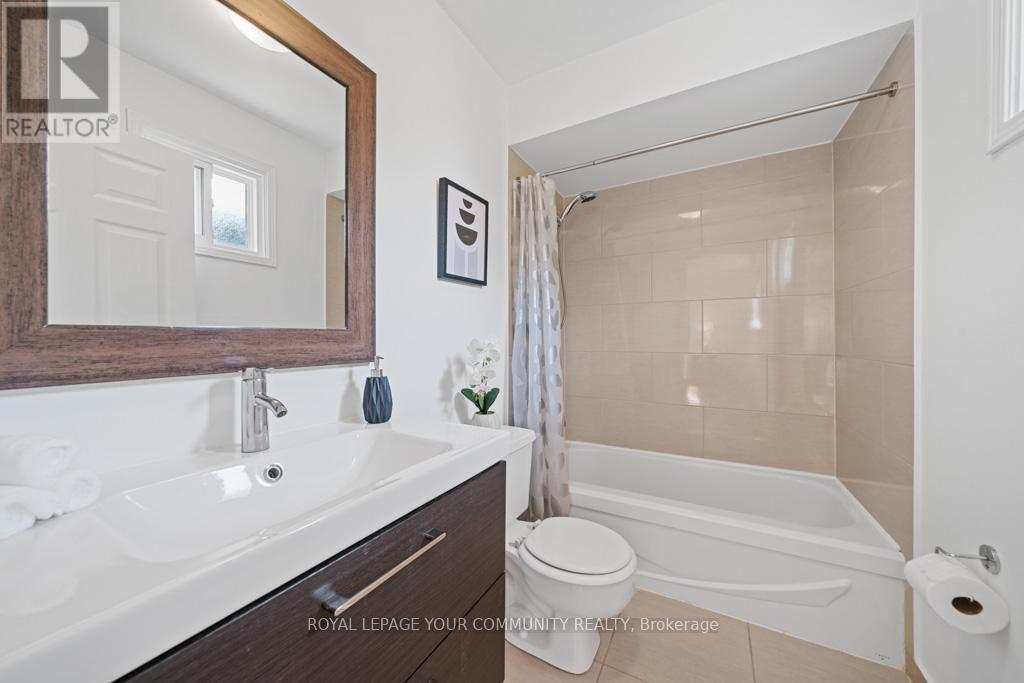 Photo 13 of 65 Westhampton Drive, Vaughan ON