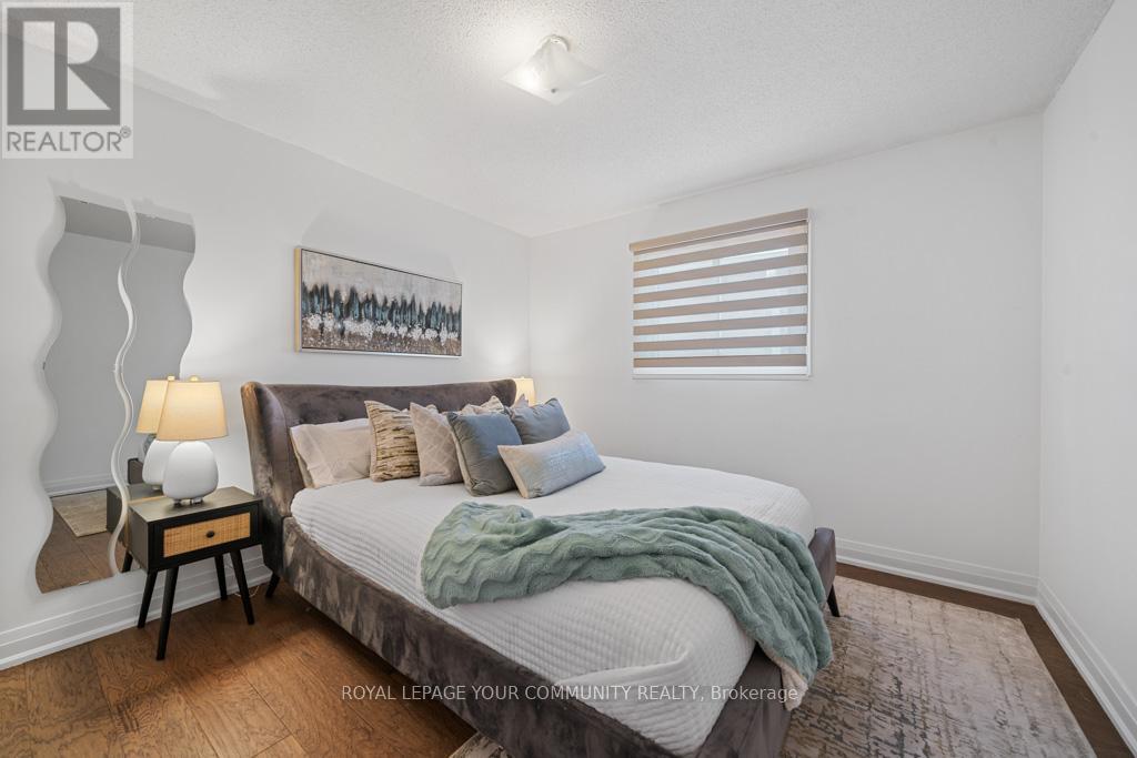 Photo 16 of 65 Westhampton Drive, Vaughan ON