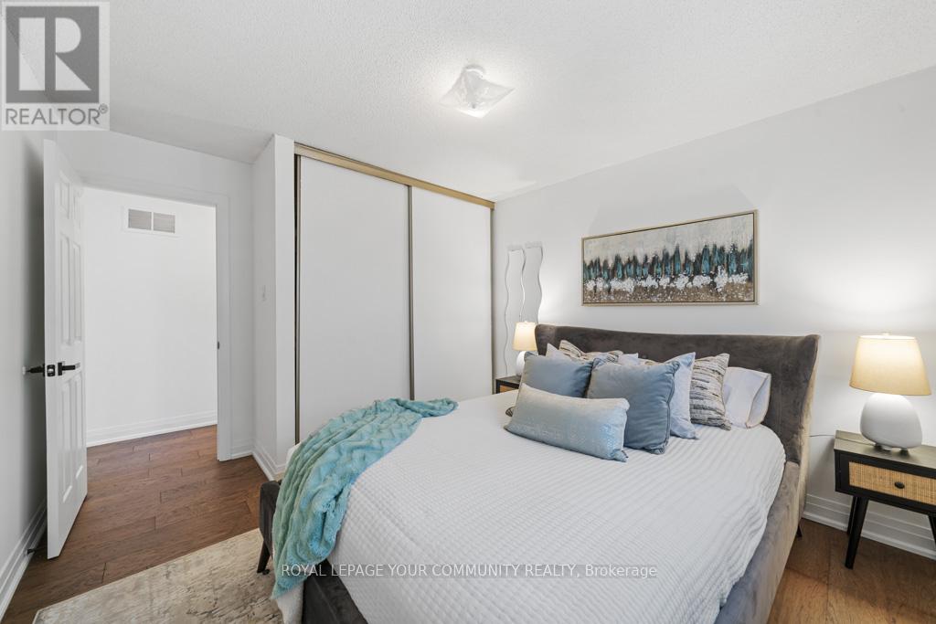 Photo 17 of 65 Westhampton Drive, Vaughan ON