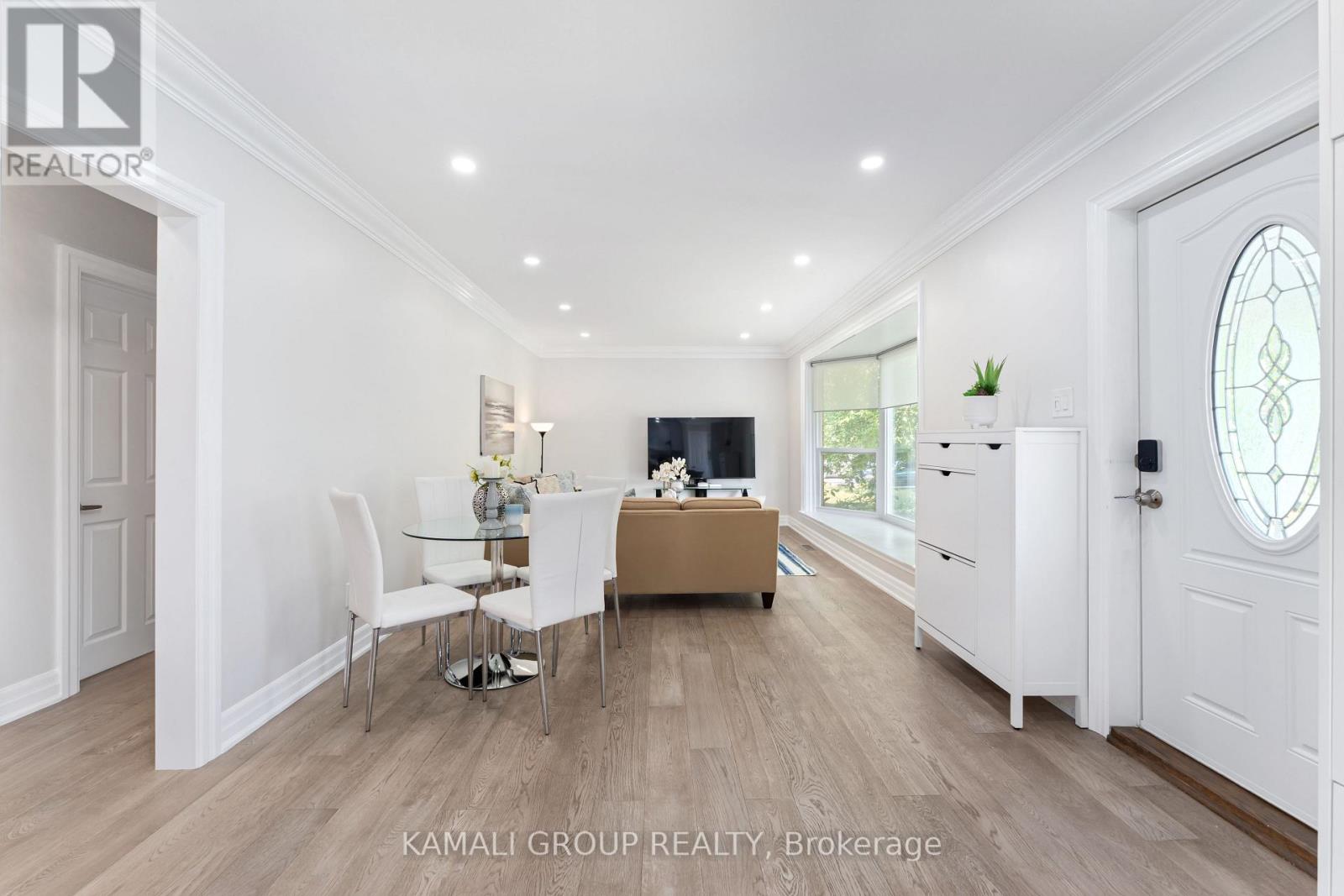 Photo 39 of 162 Queen Street, Newmarket ON