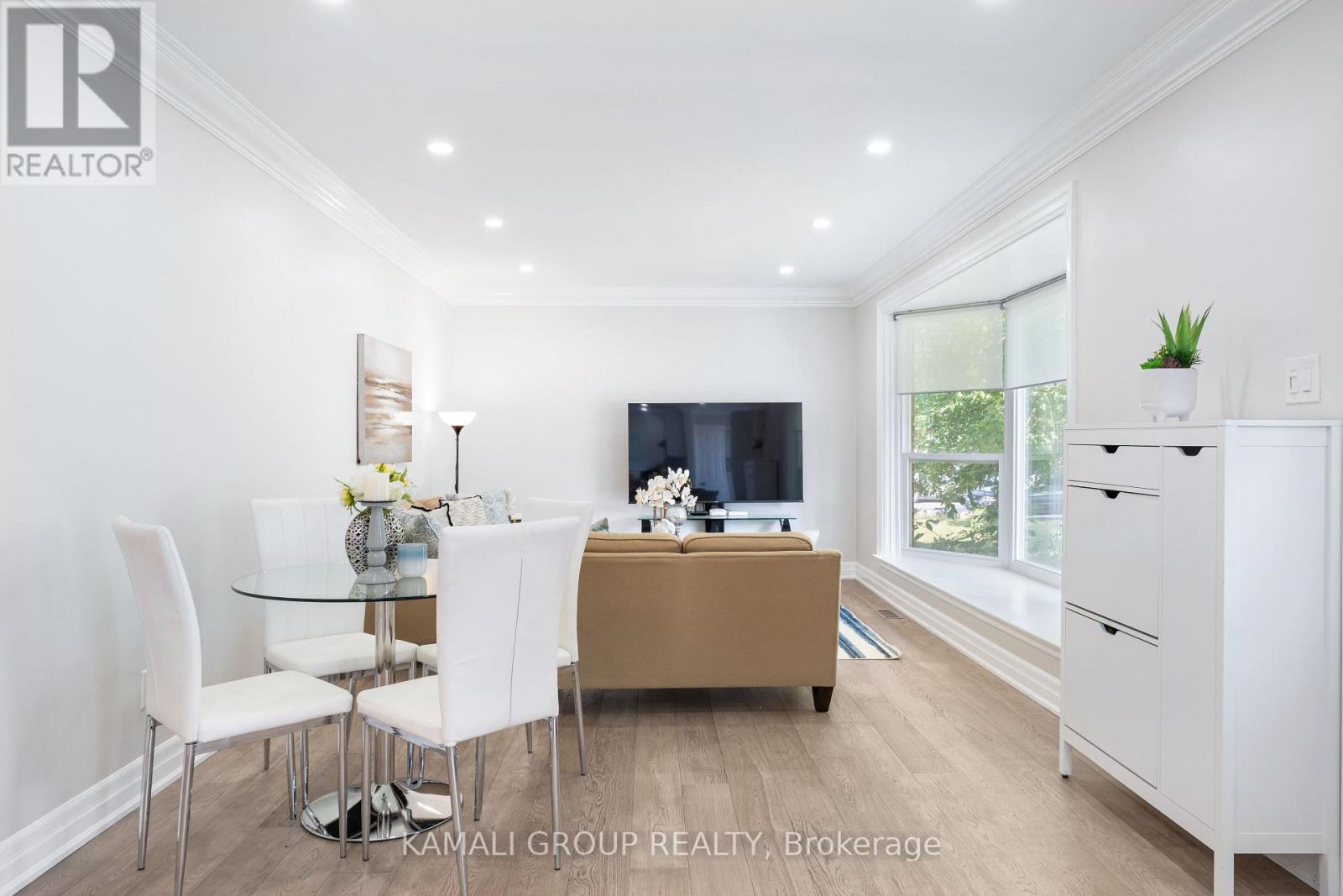 Photo 1 of 162 Queen Street, Newmarket ON