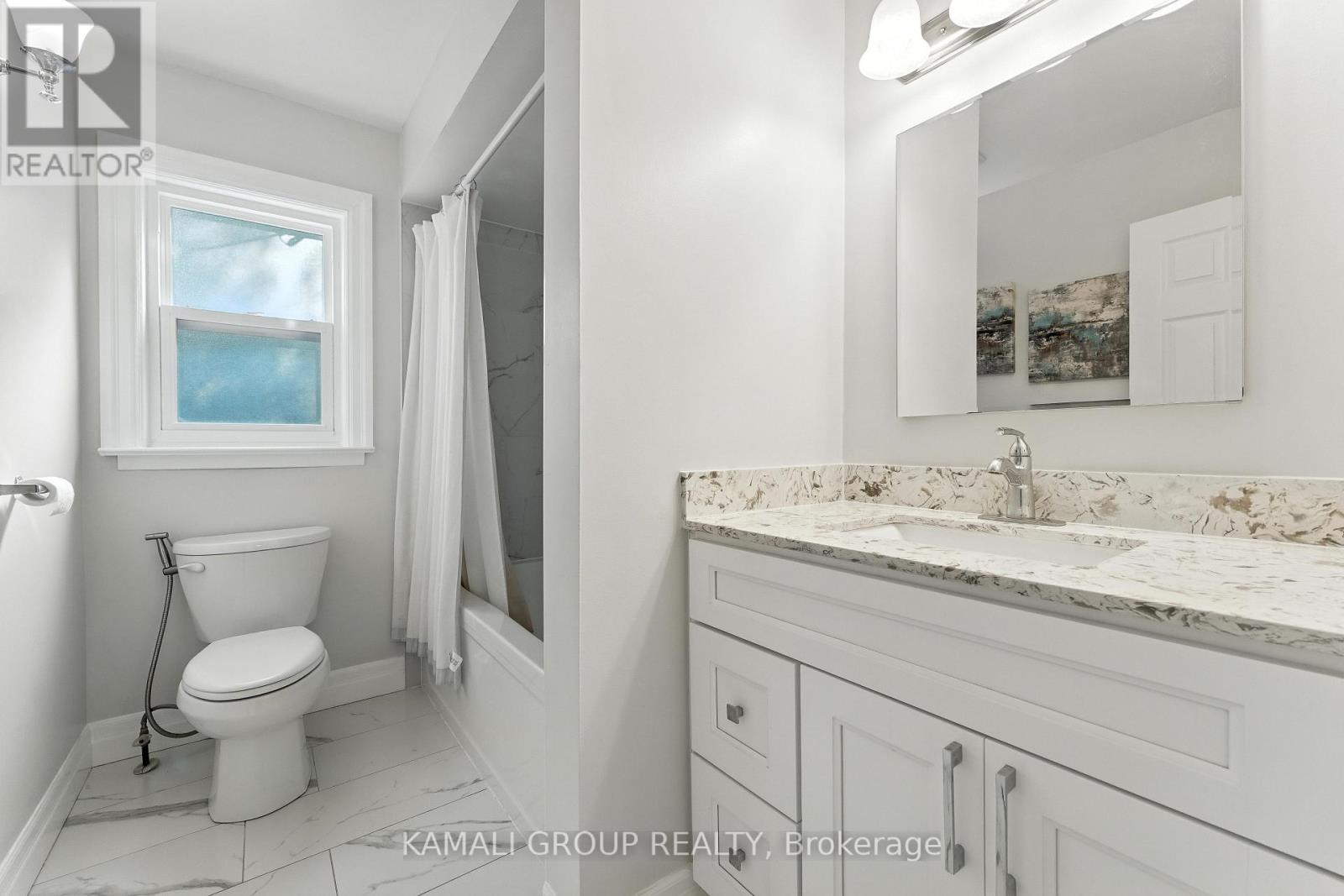 Photo 45 of 162 Queen Street, Newmarket ON