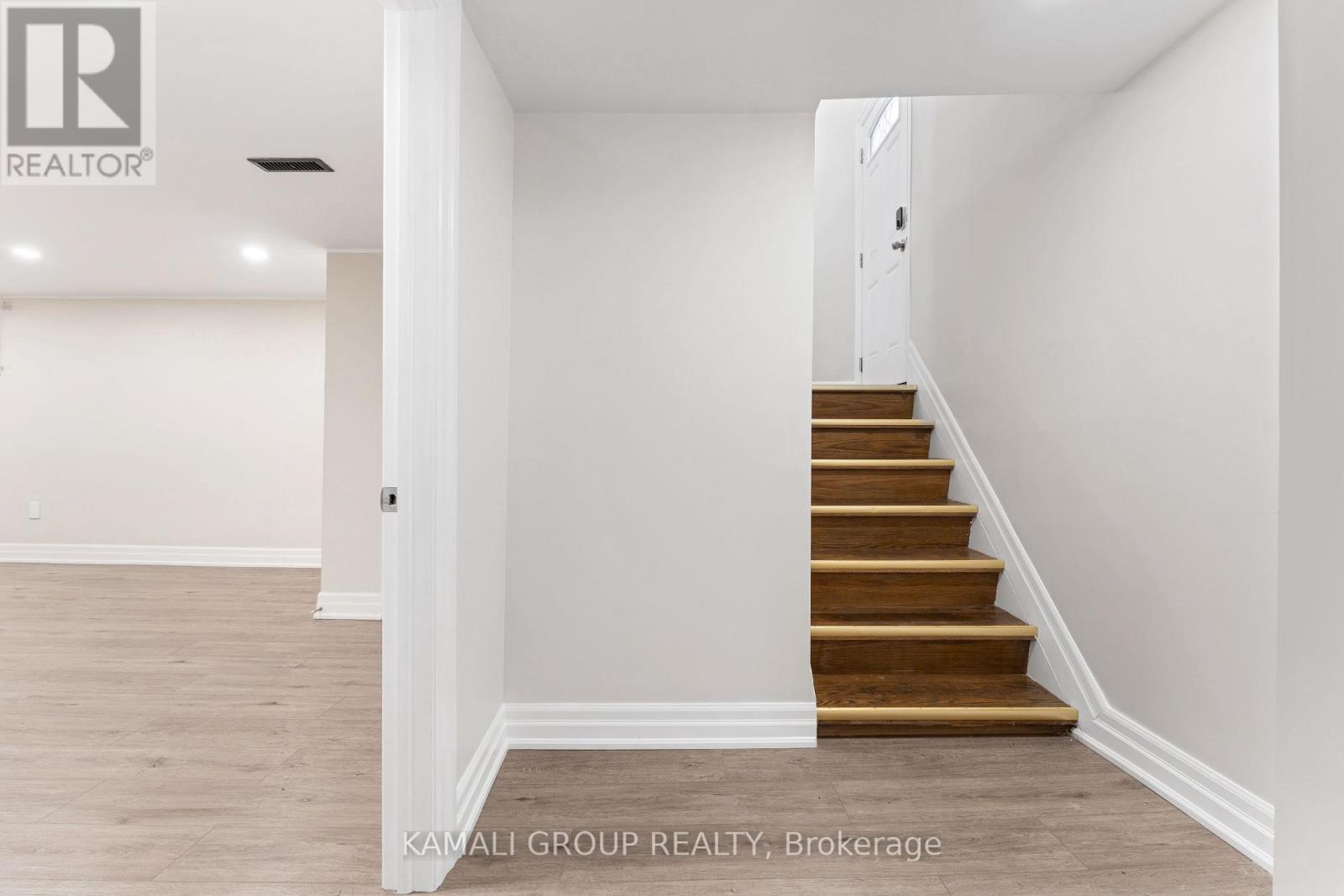 Photo 47 of 162 Queen Street, Newmarket ON