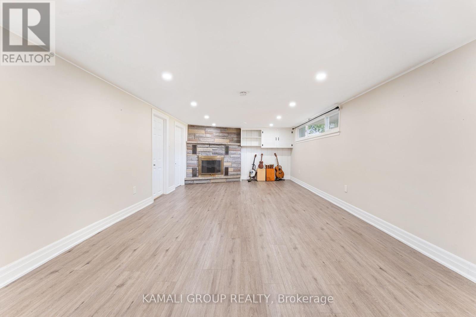 Photo 27 of 162 Queen Street, Newmarket ON