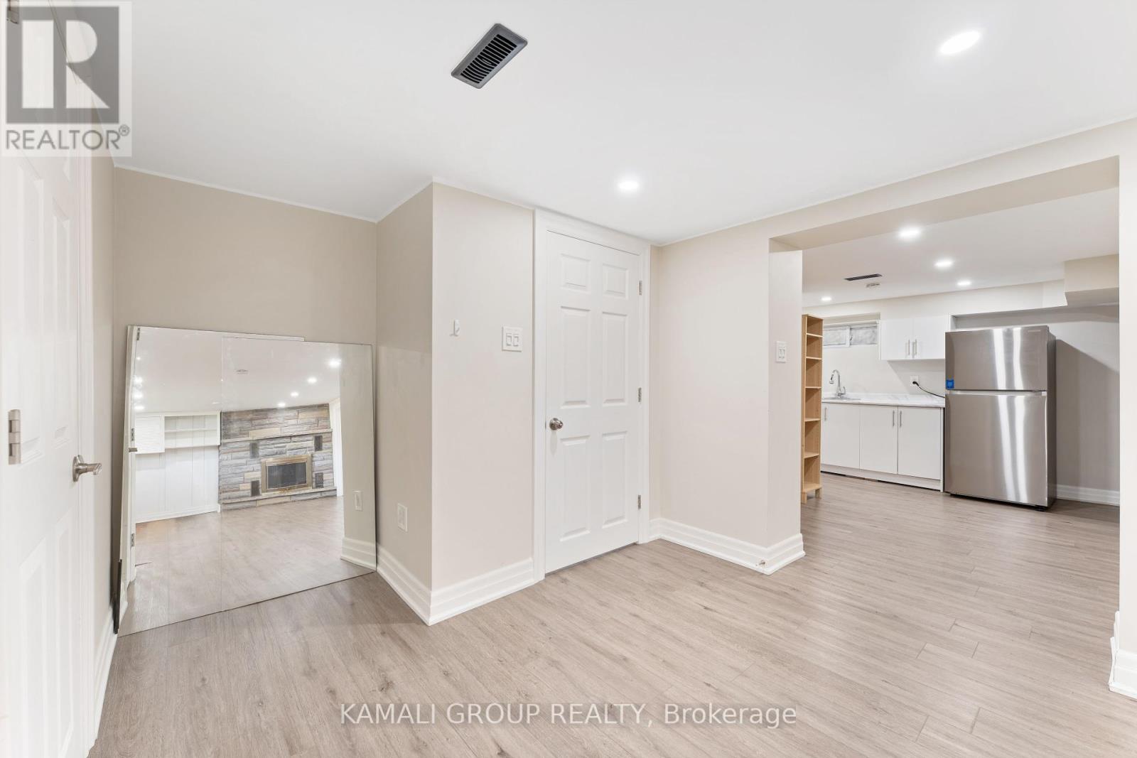 Photo 48 of 162 Queen Street, Newmarket ON