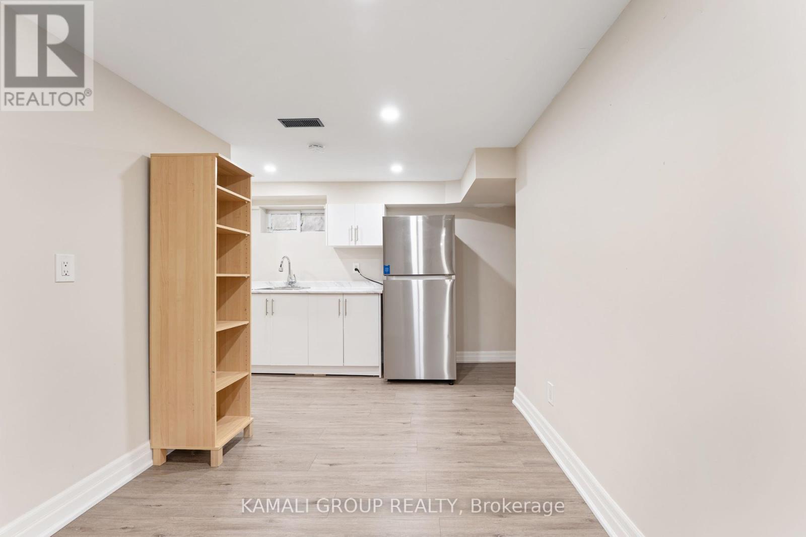 Photo 10 of 162 Queen Street, Newmarket ON