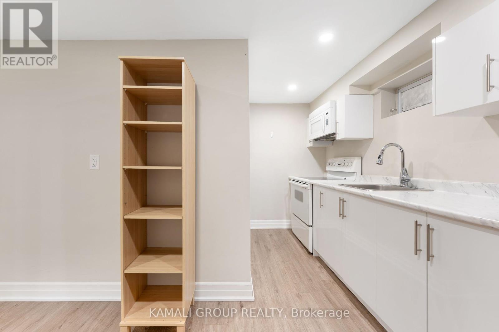 Photo 28 of 162 Queen Street, Newmarket ON