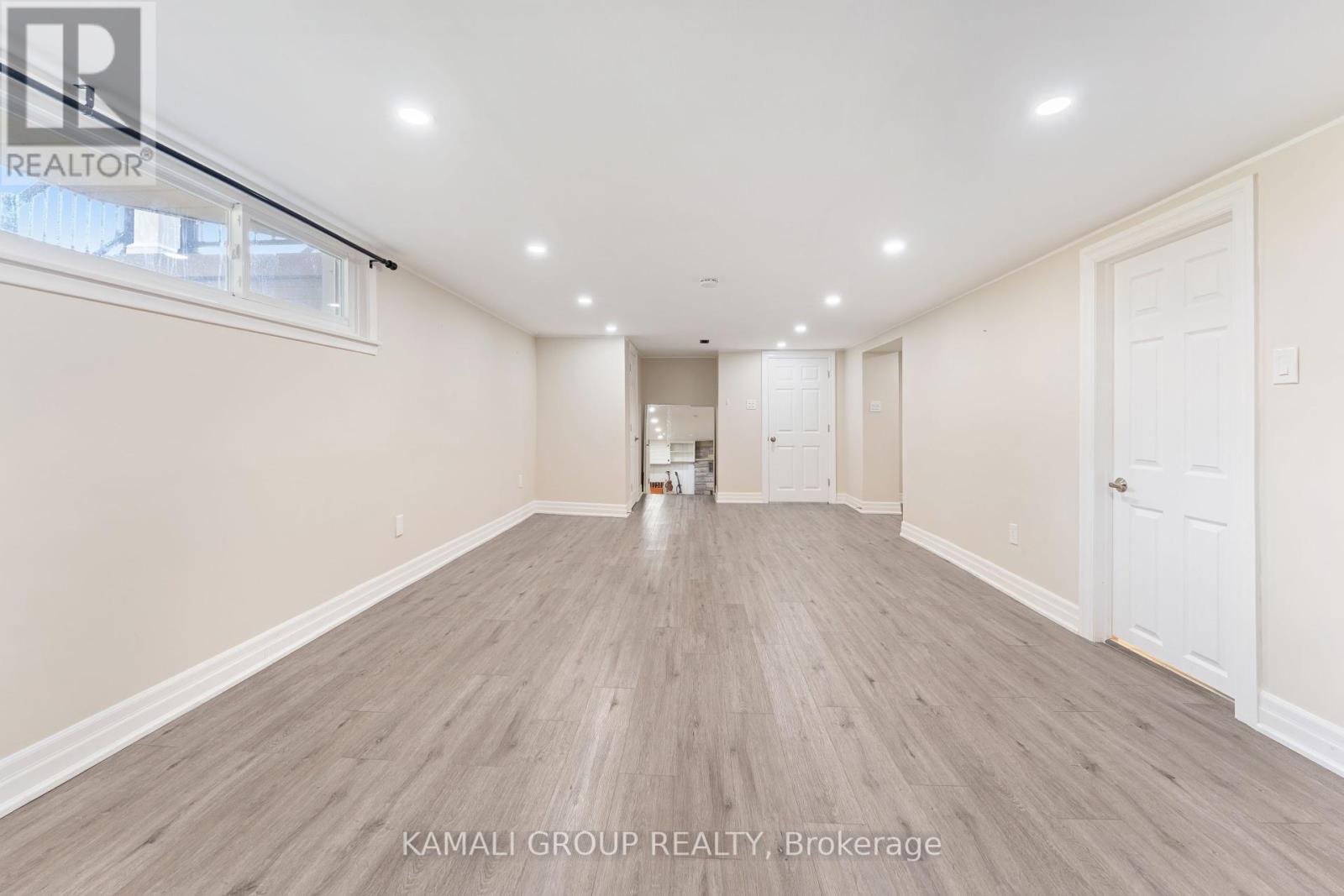 Photo 15 of 162 Queen Street, Newmarket ON
