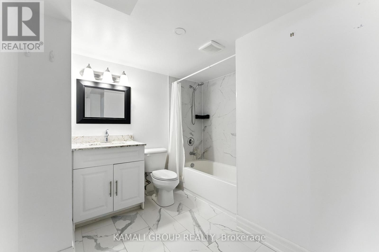 Photo 29 of 162 Queen Street, Newmarket ON