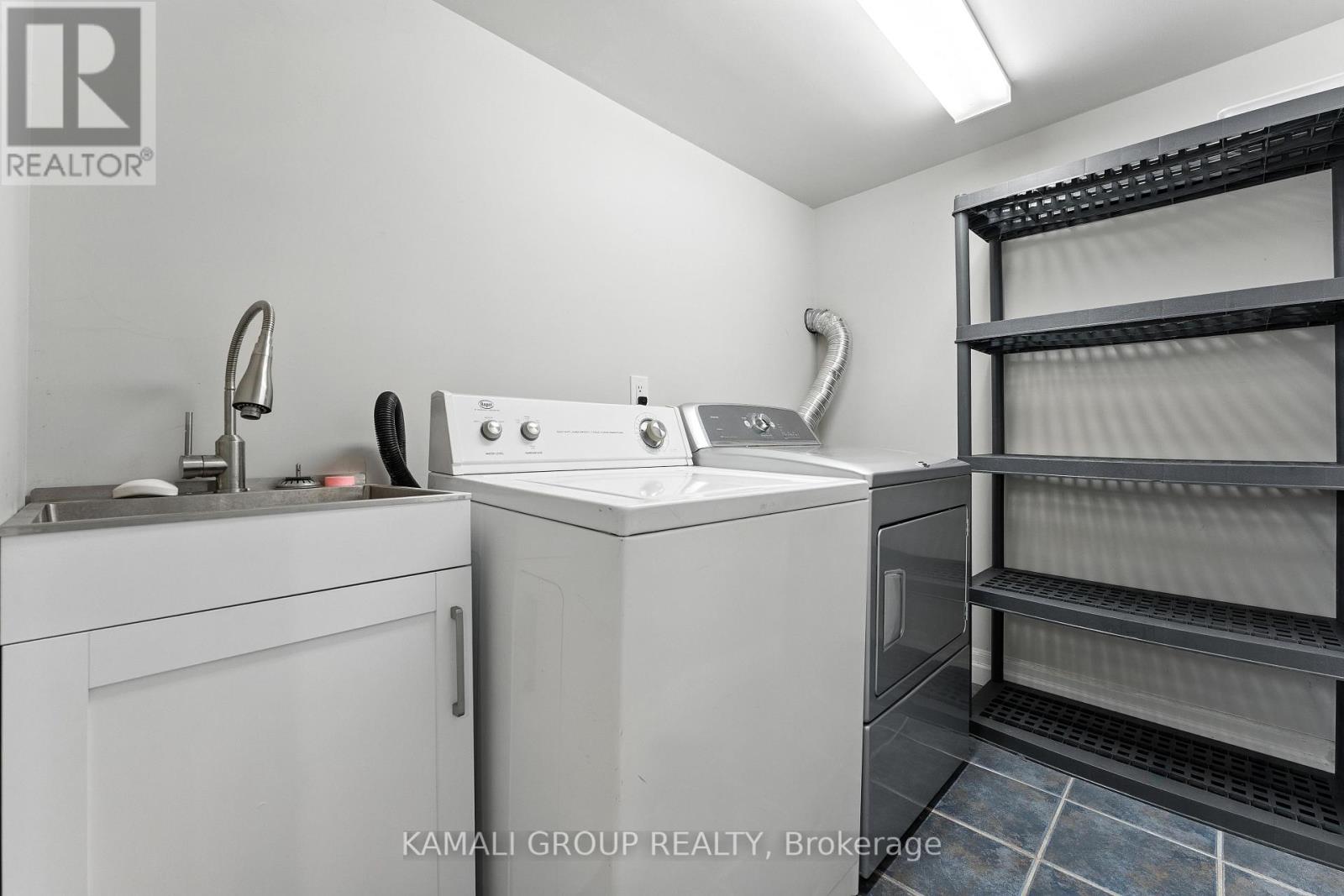 Photo 16 of 162 Queen Street, Newmarket ON