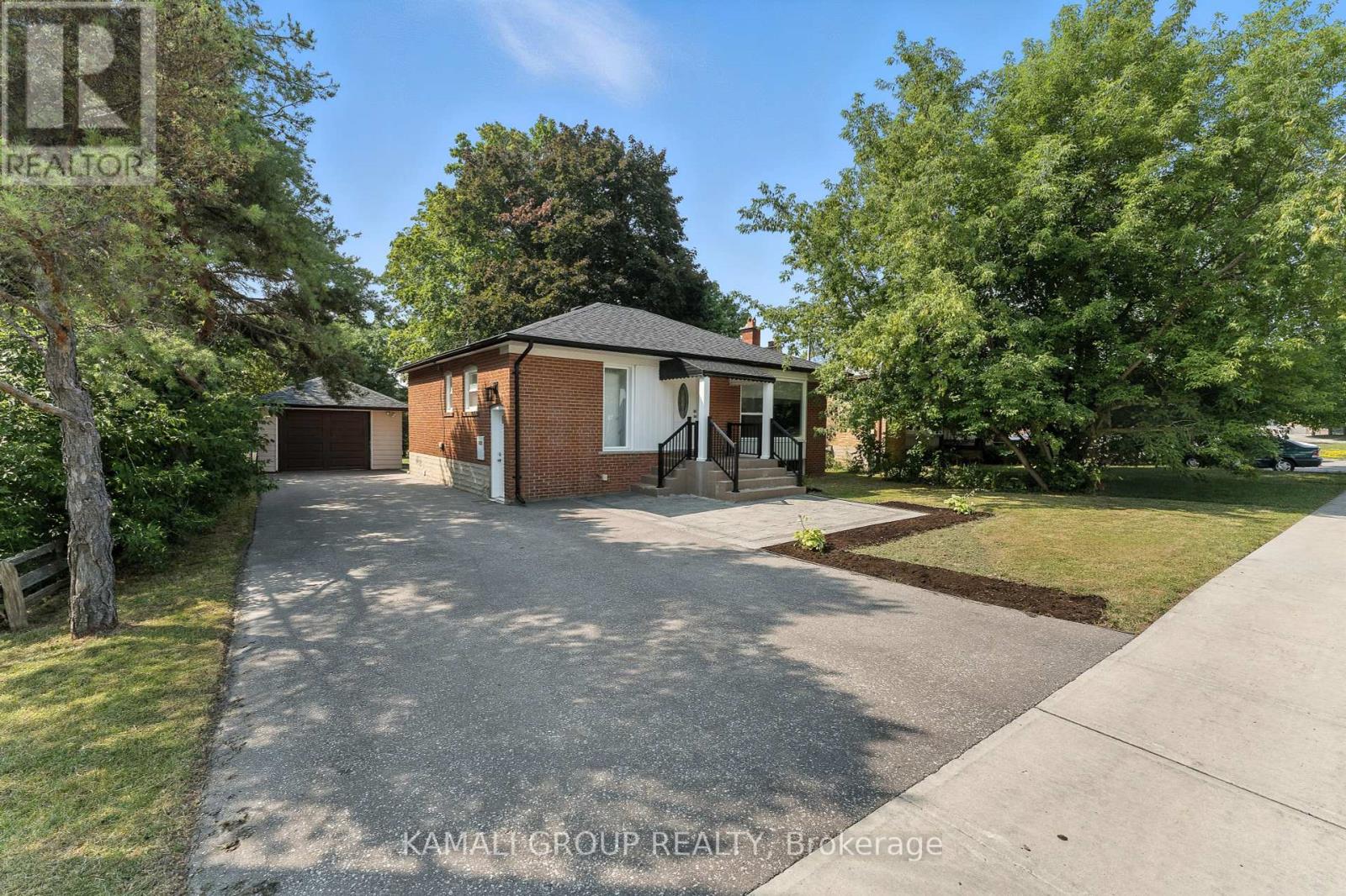 Photo 22 of 162 Queen Street, Newmarket ON