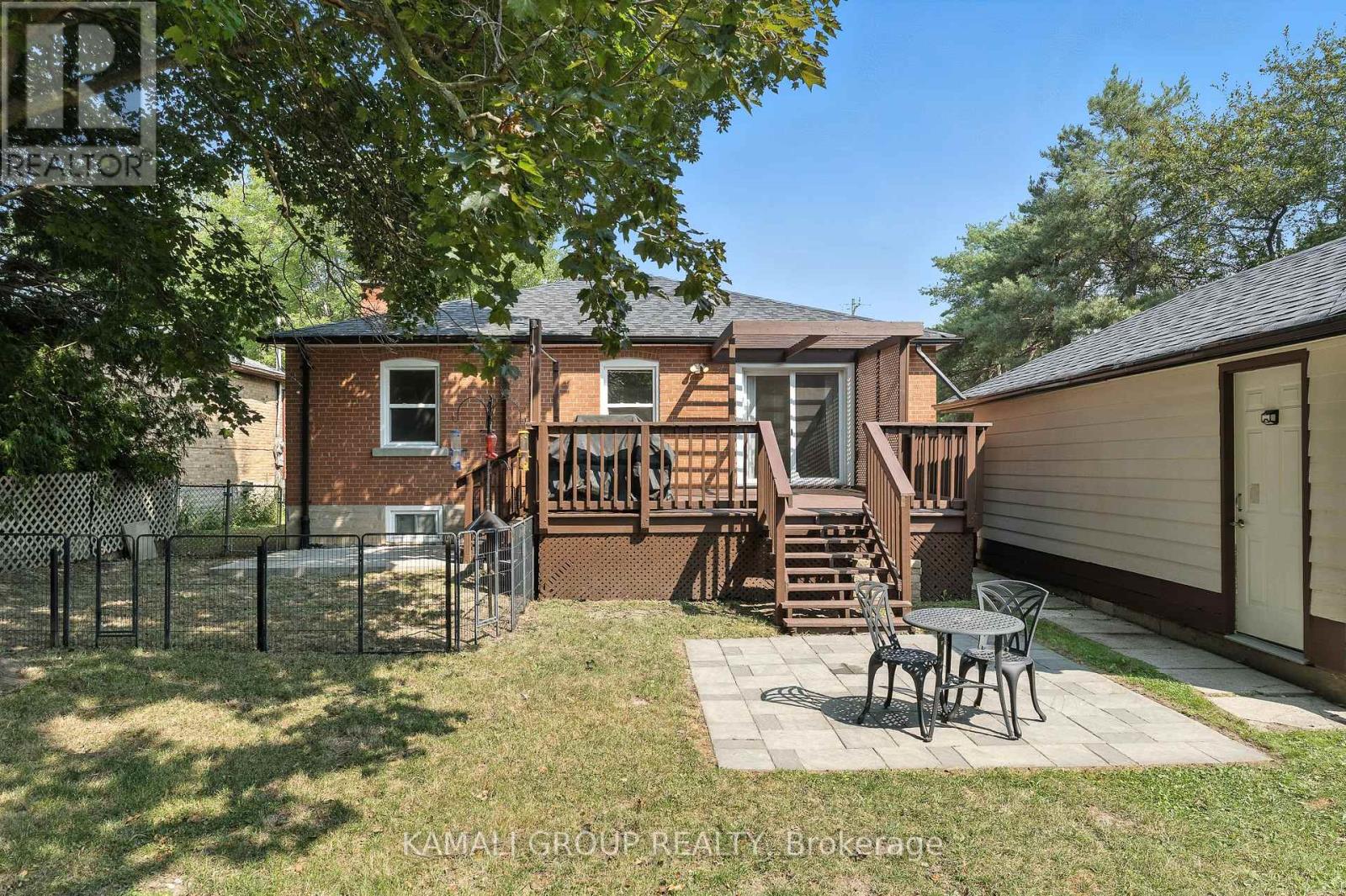 Photo 23 of 162 Queen Street, Newmarket ON