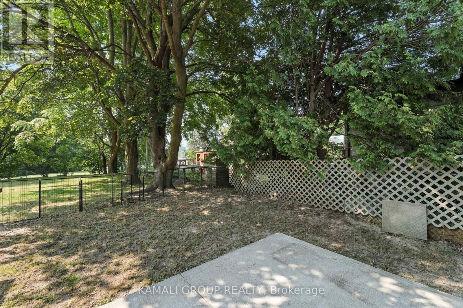 Photo 18 of 162 Queen Street, Newmarket ON
