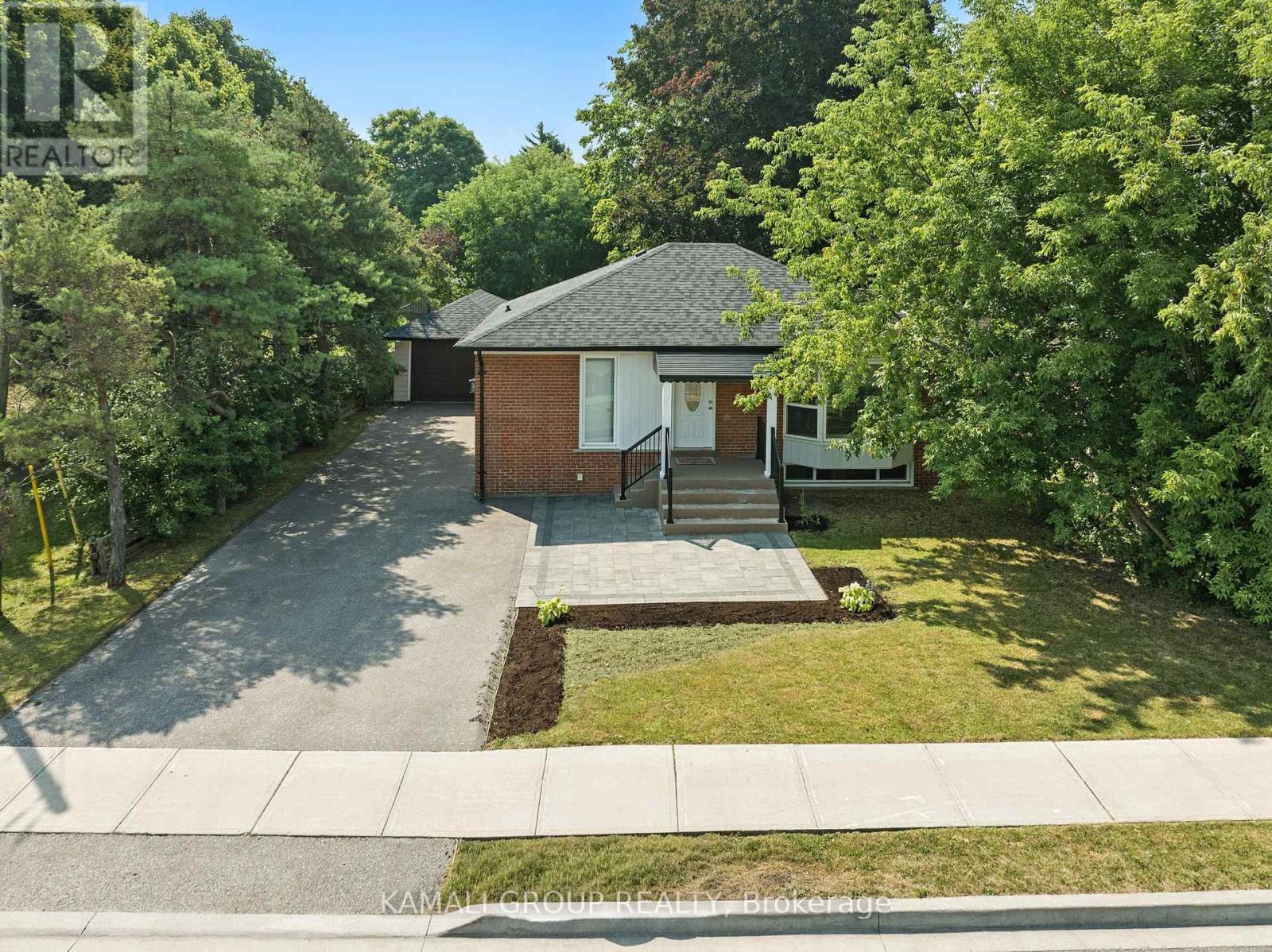 Photo 36 of 162 Queen Street, Newmarket ON