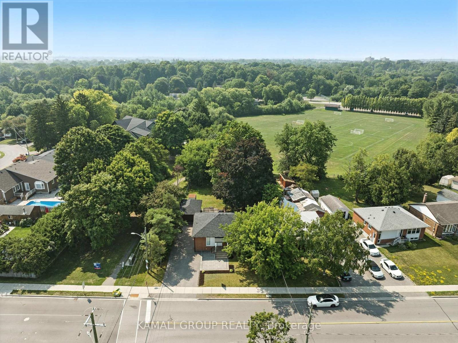 Photo 25 of 162 Queen Street, Newmarket ON