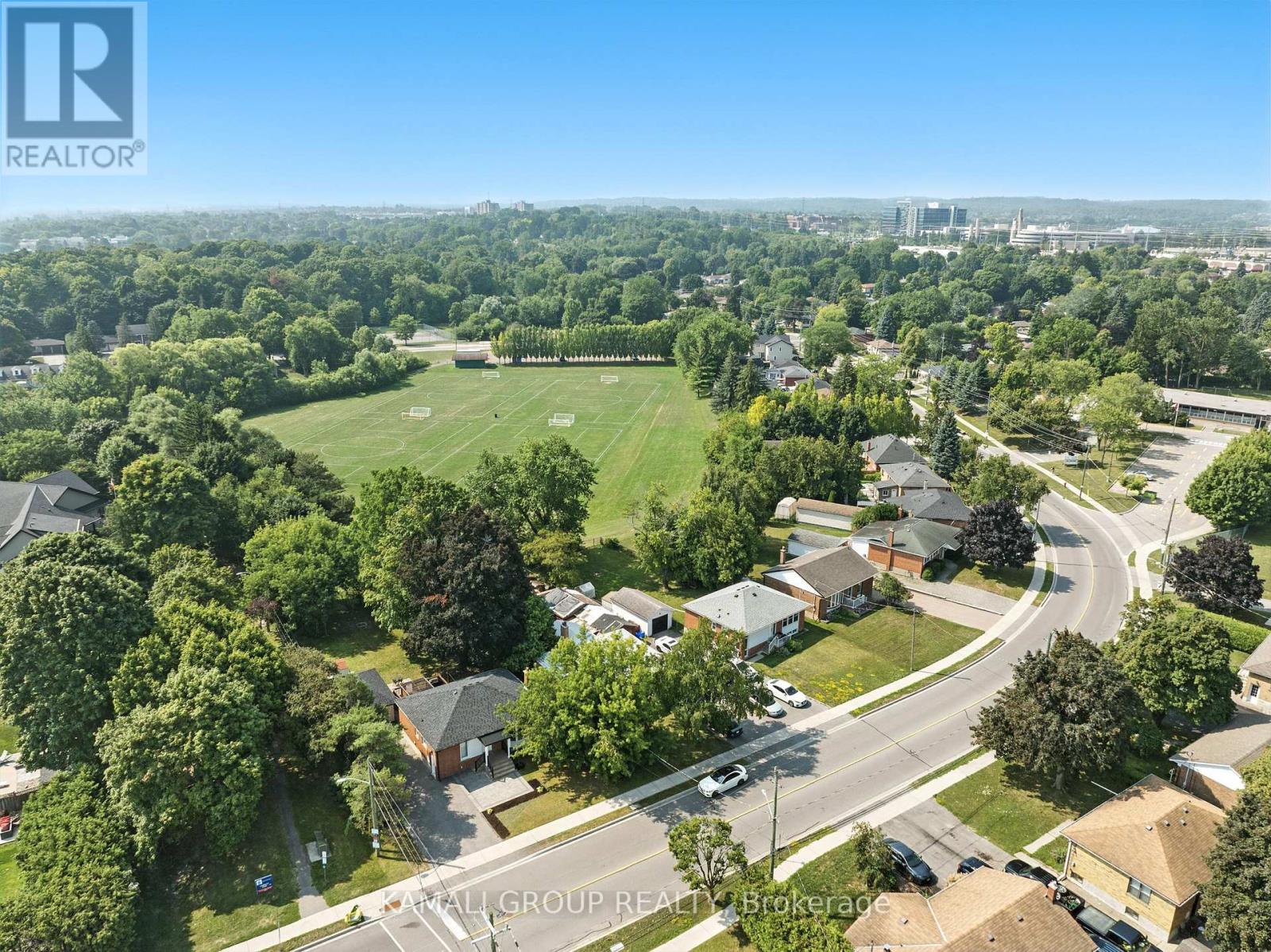 Photo 37 of 162 Queen Street, Newmarket ON