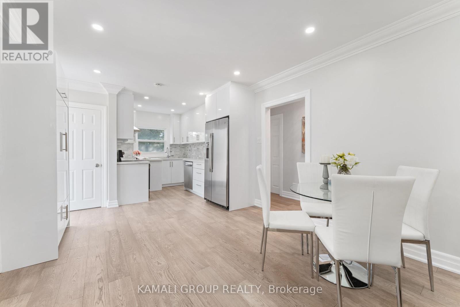 Photo 14 of 162 Queen Street, Newmarket ON