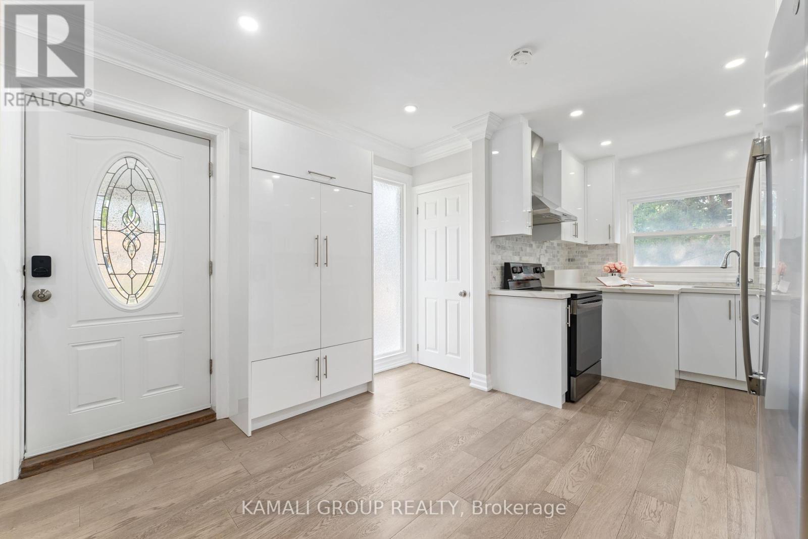 Photo 20 of 162 Queen Street, Newmarket ON