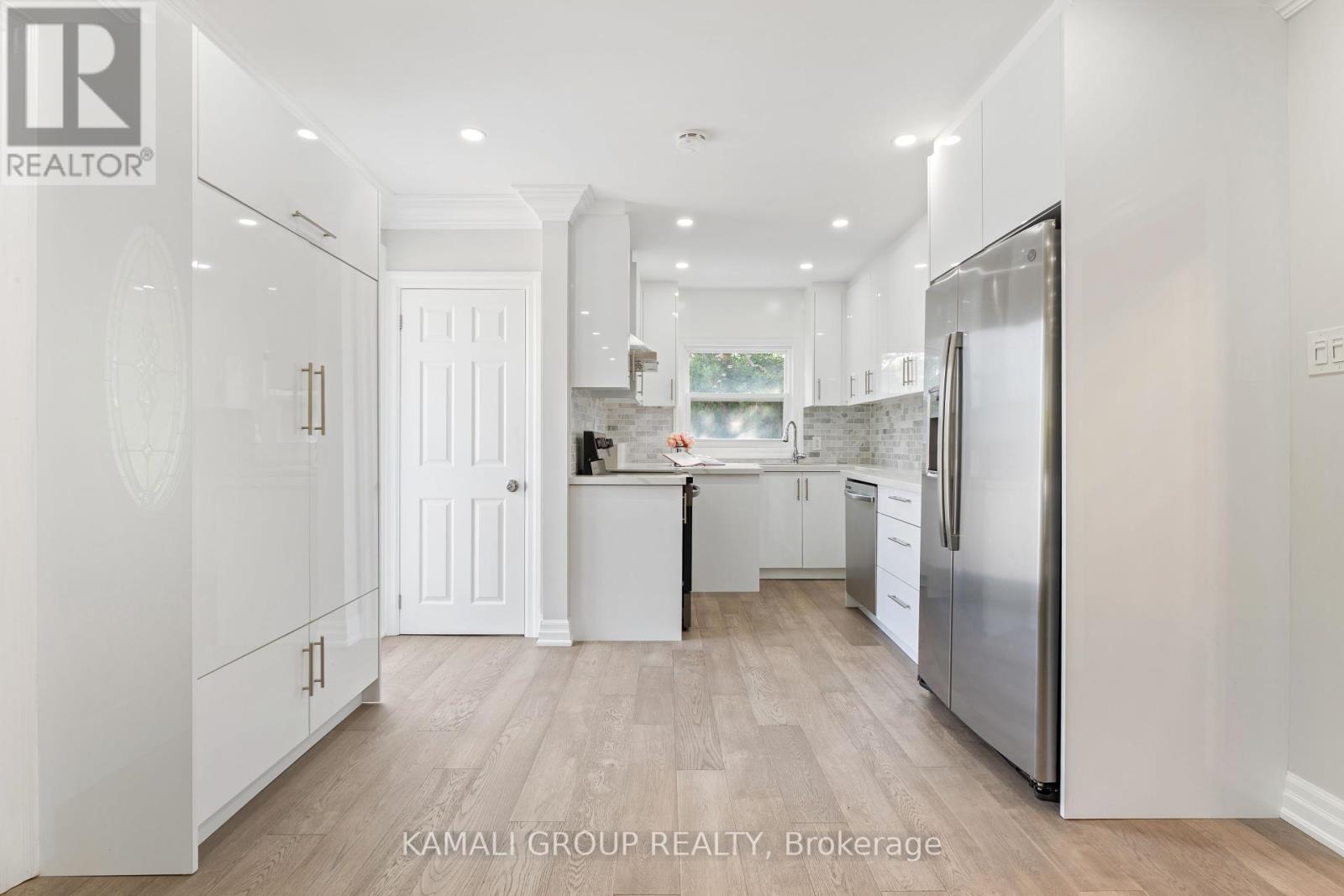 Photo 32 of 162 Queen Street, Newmarket ON