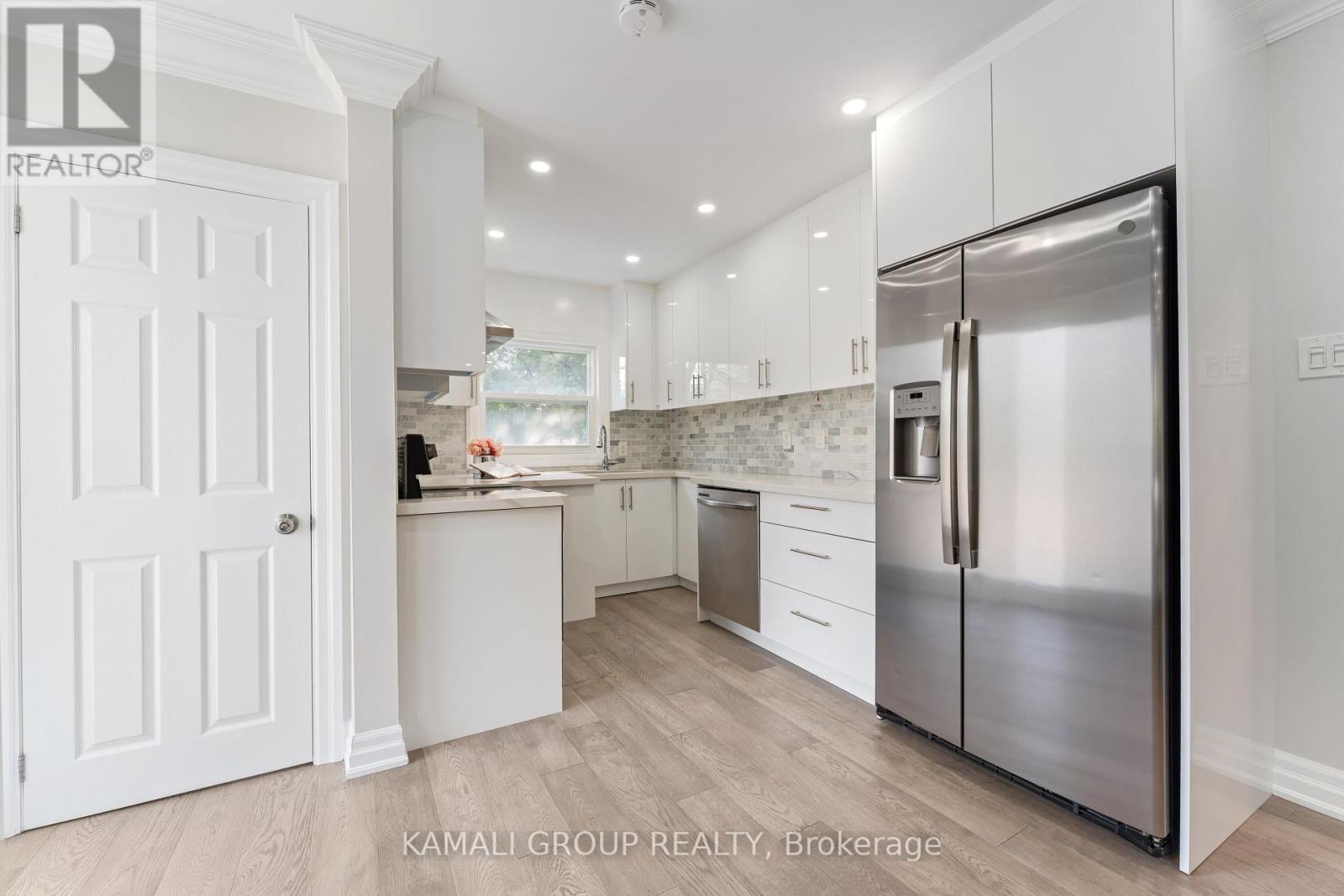 Photo 38 of 162 Queen Street, Newmarket ON
