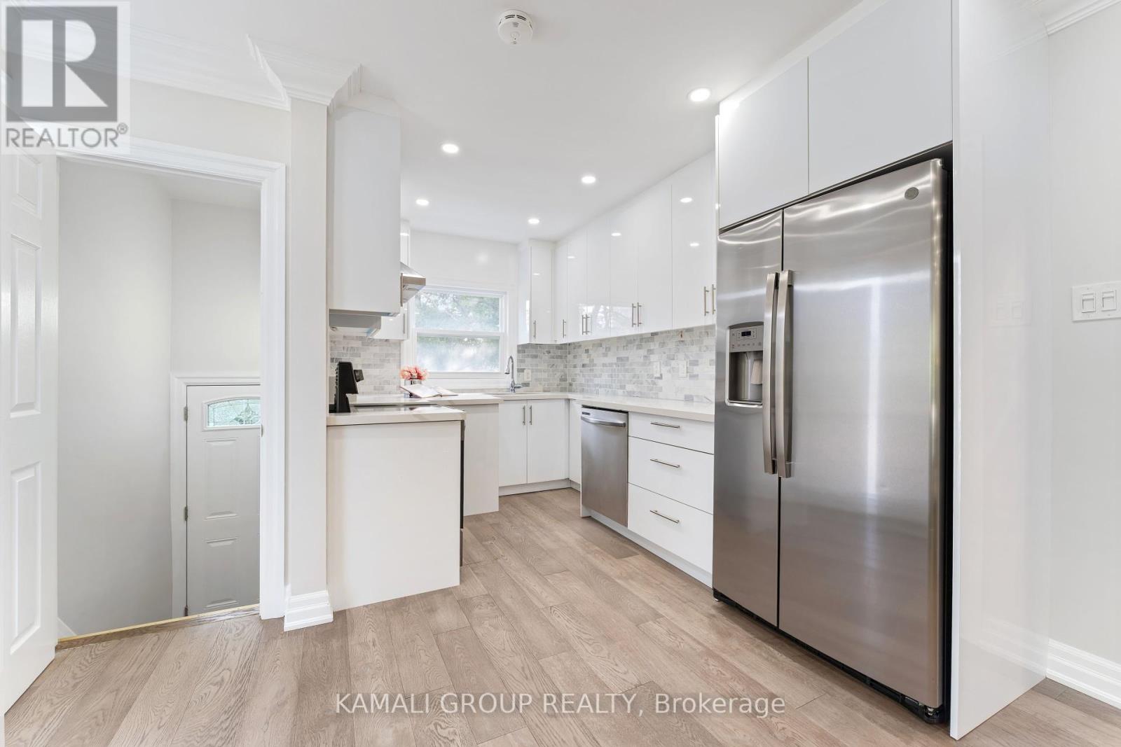 Photo 21 of 162 Queen Street, Newmarket ON