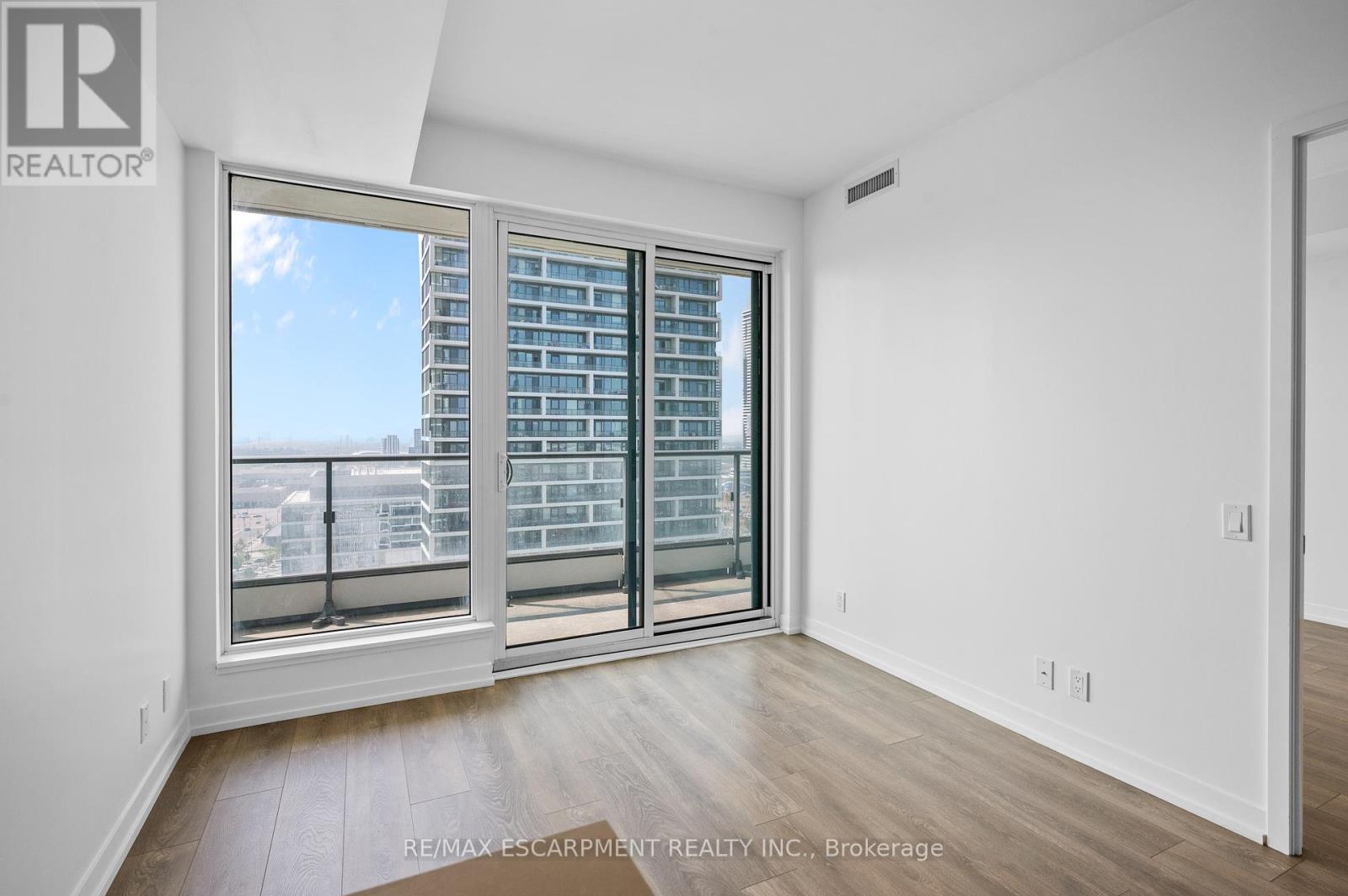 Photo 5 of 2107 898 Portage Parkway, Vaughan ON