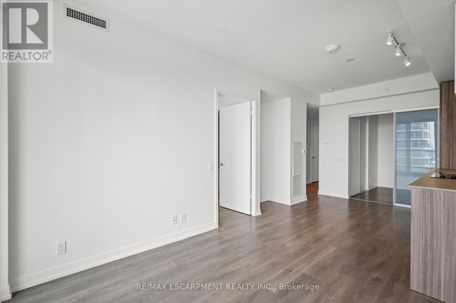 Photo 8 of 2107 898 Portage Parkway, Vaughan ON