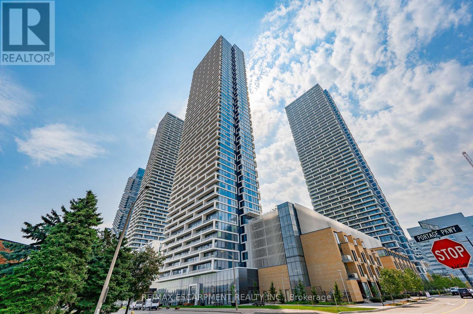 Photo 1 of 2107 898 Portage Parkway, Vaughan ON