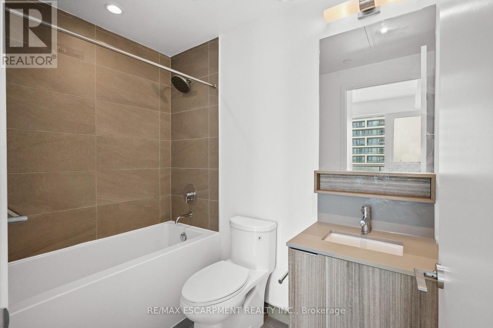 Photo 12 of 2107 898 Portage Parkway, Vaughan ON
