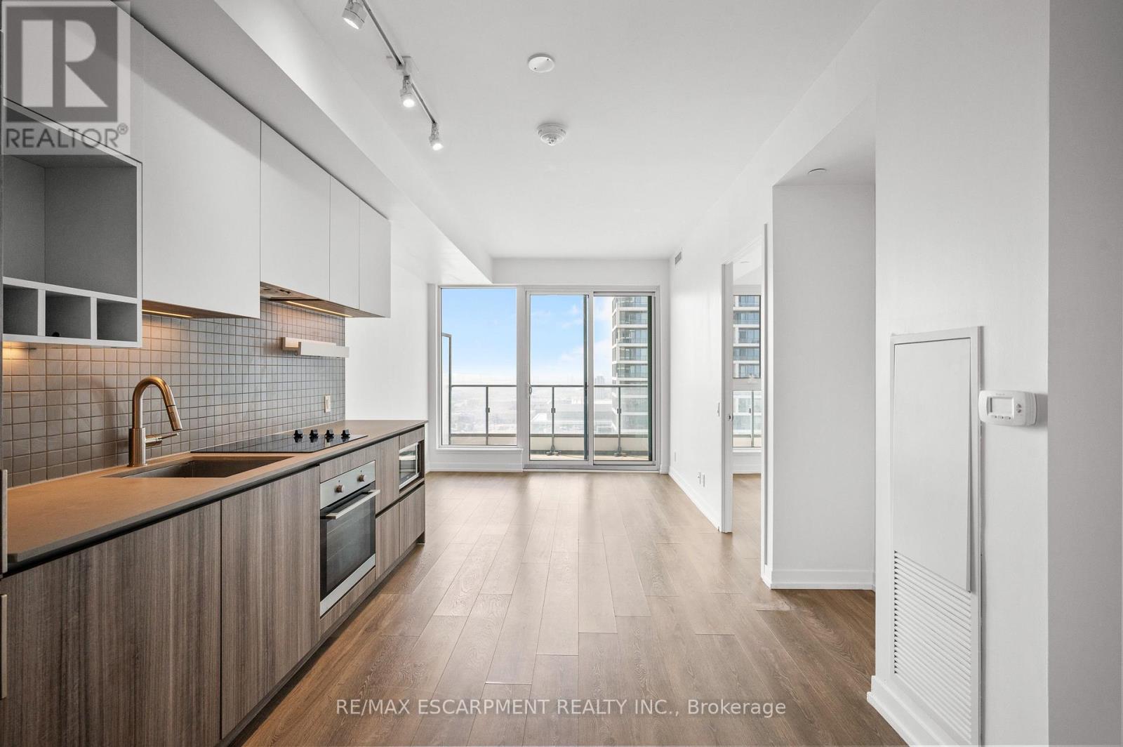 Photo 2 of 2107 898 Portage Parkway, Vaughan ON