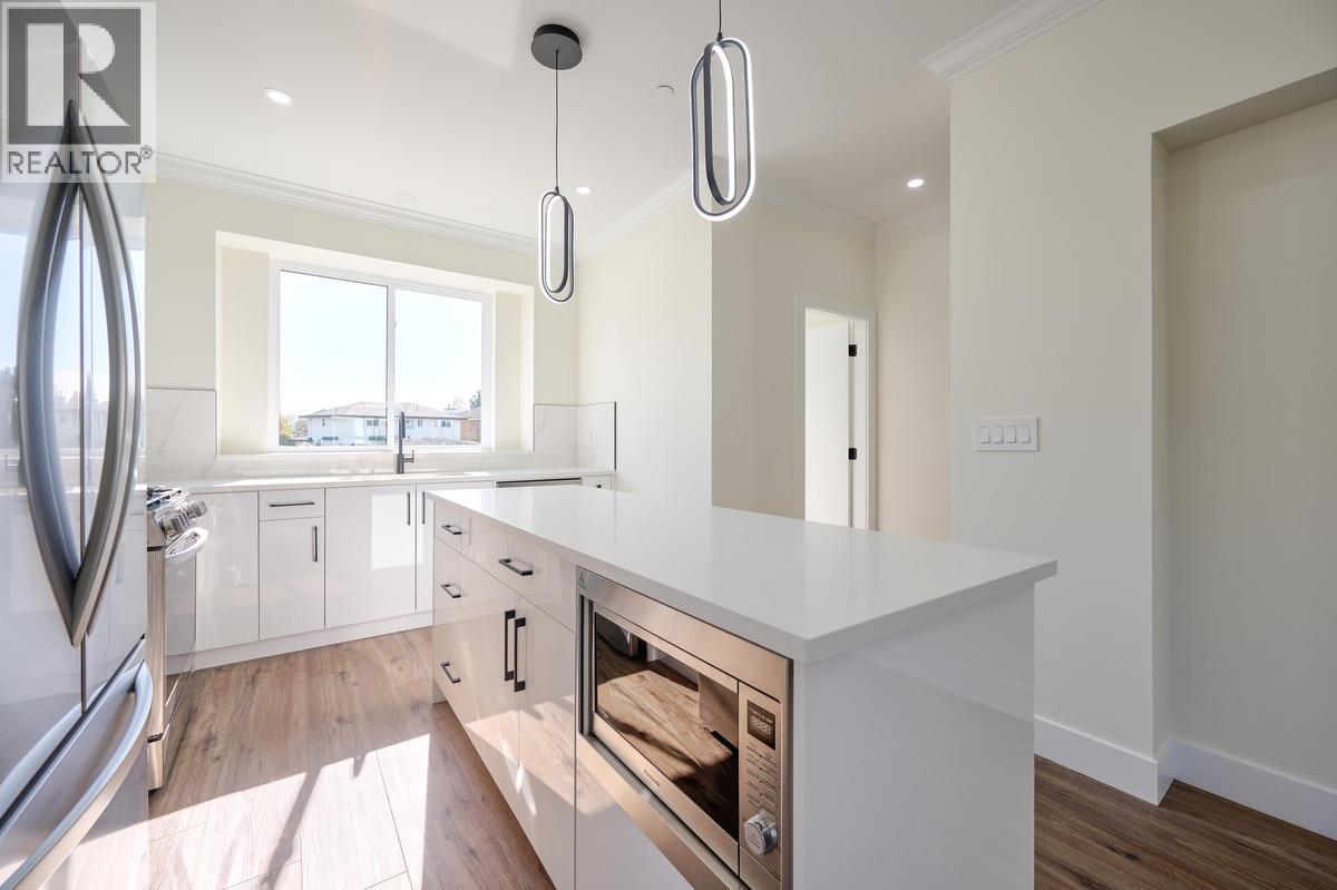 Photo 10 of 25 1115 Roma Avenue, New Westminster BC