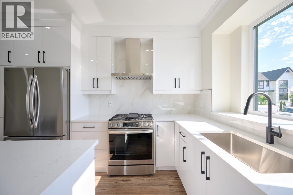 Photo 15 of 25 1115 Roma Avenue, New Westminster BC