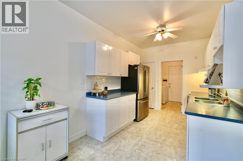 Photo 13 of 91 Twentyplace Boulevard, Hamilton ON