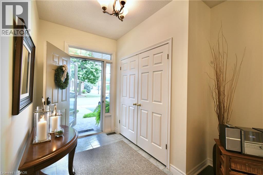 Photo 2 of 91 Twentyplace Boulevard, Hamilton ON