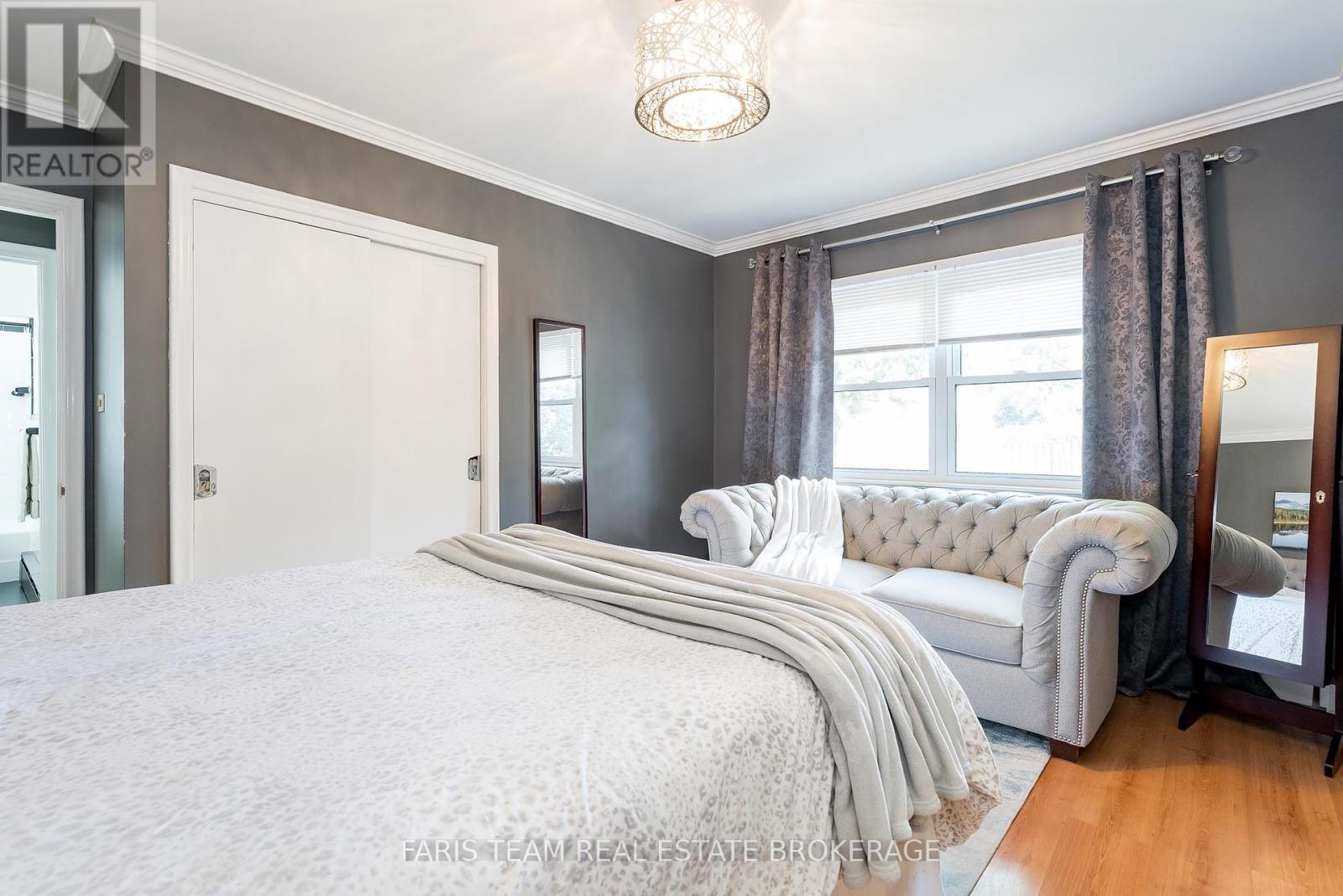 Photo 11 of 37 Lount Street, Barrie ON