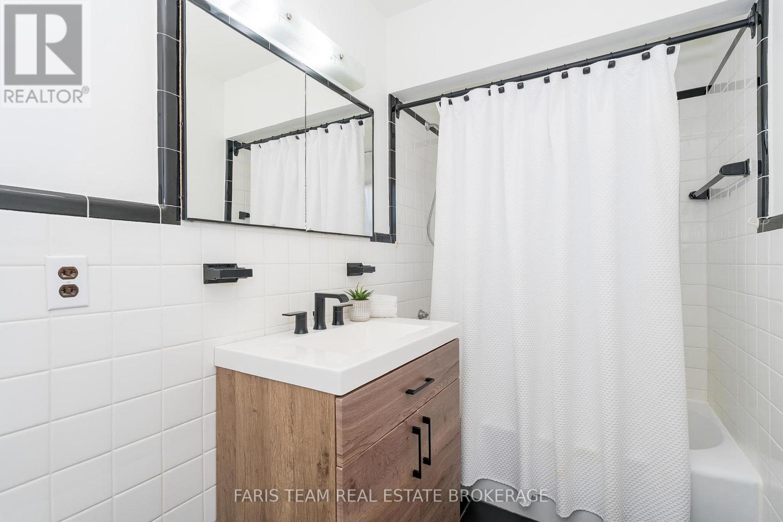 Photo 15 of 37 Lount Street, Barrie ON