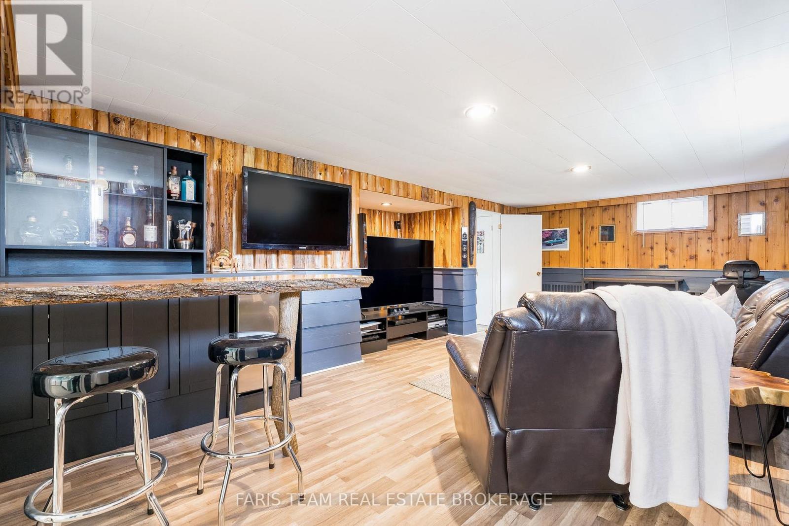 Photo 16 of 37 Lount Street, Barrie ON