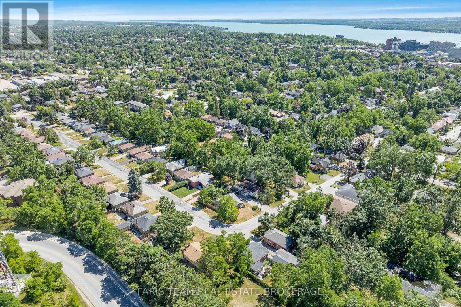Photo 30 of 37 Lount Street, Barrie ON