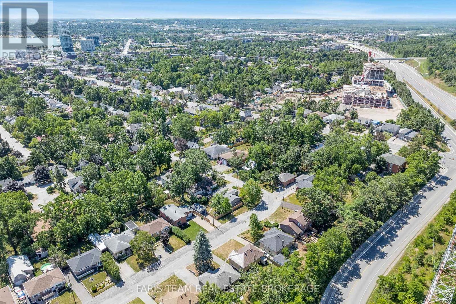 Photo 31 of 37 Lount Street, Barrie ON