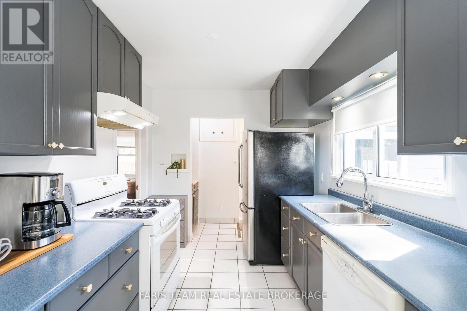 Photo 4 of 37 Lount Street, Barrie ON