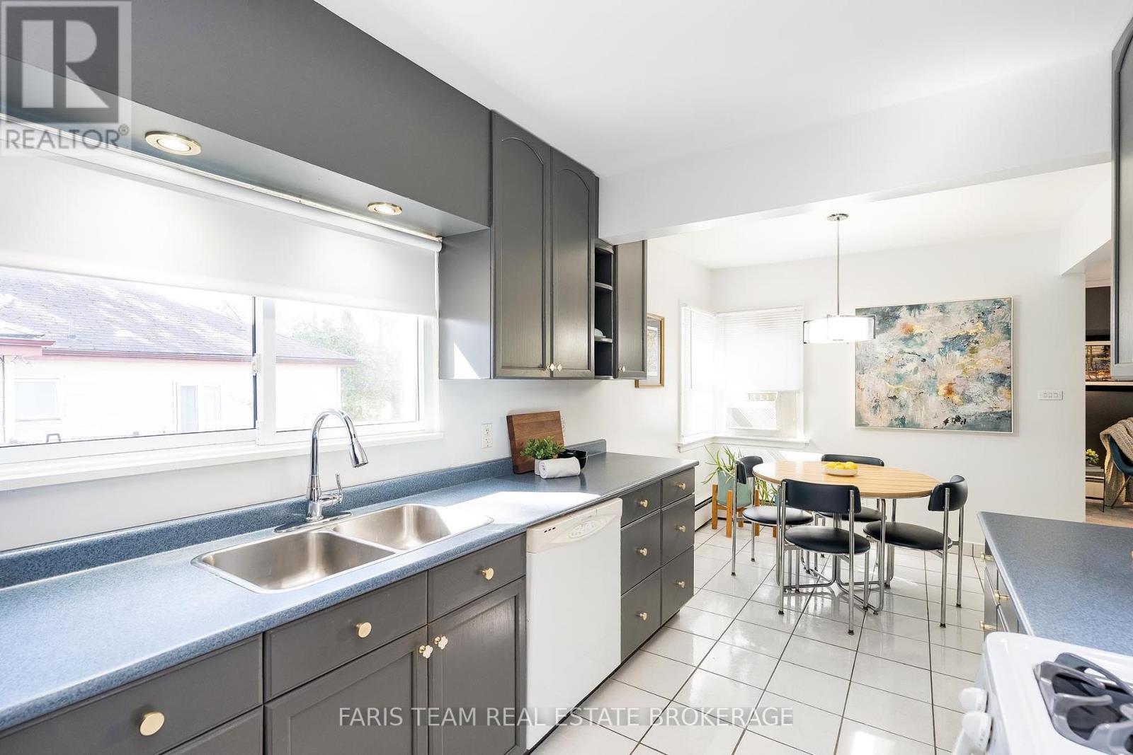 Photo 5 of 37 Lount Street, Barrie ON