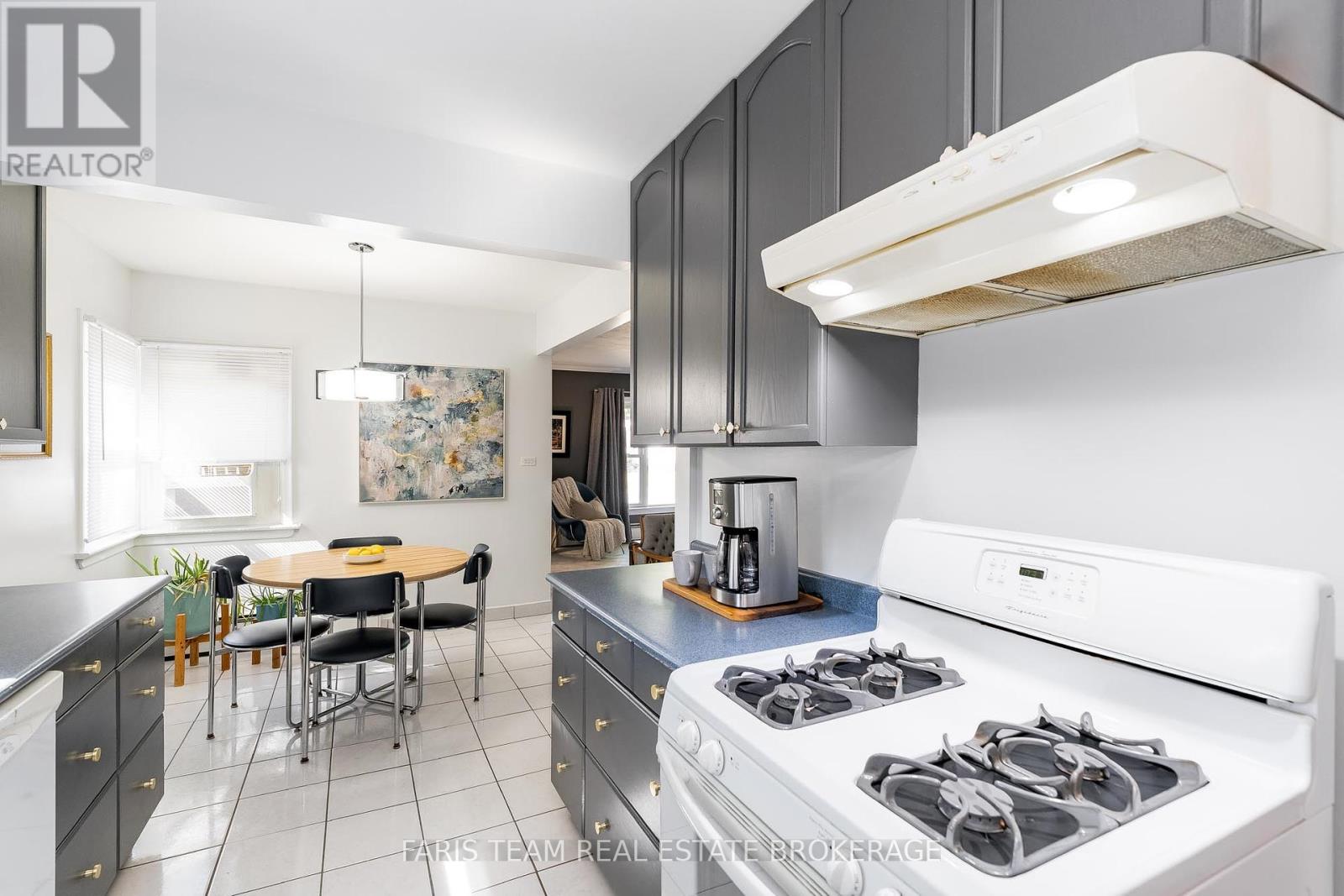 Photo 6 of 37 Lount Street, Barrie ON