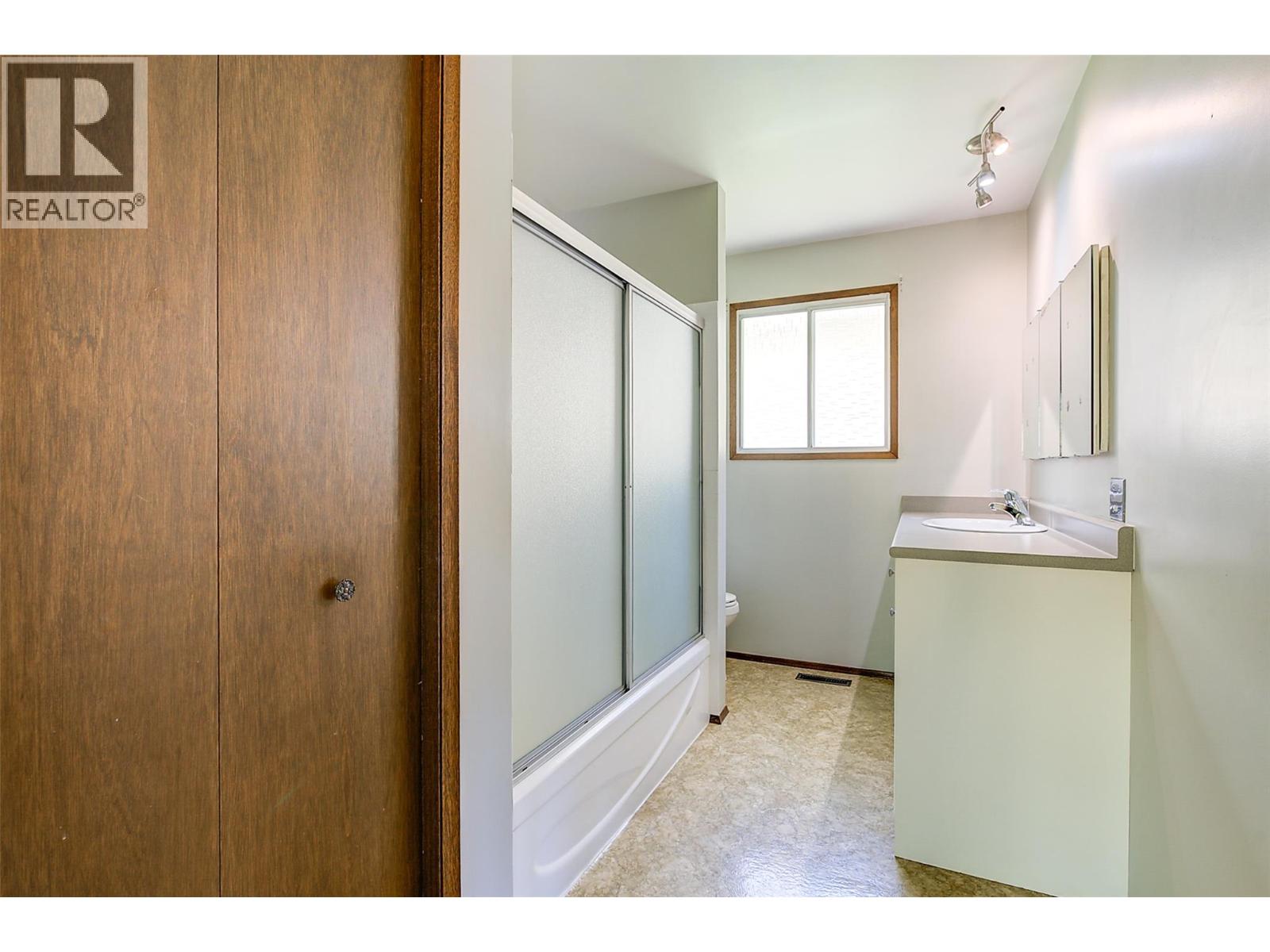  827 Paret Road, Kelowna