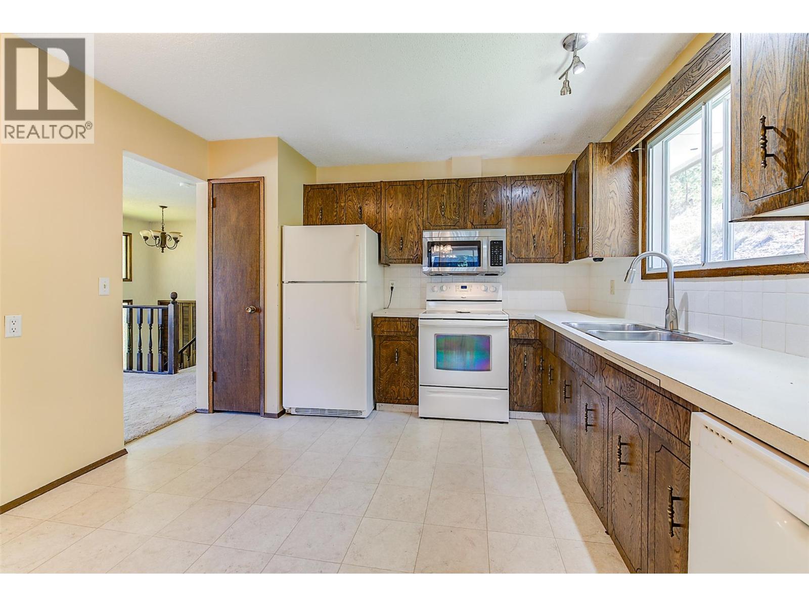  827 Paret Road, Kelowna