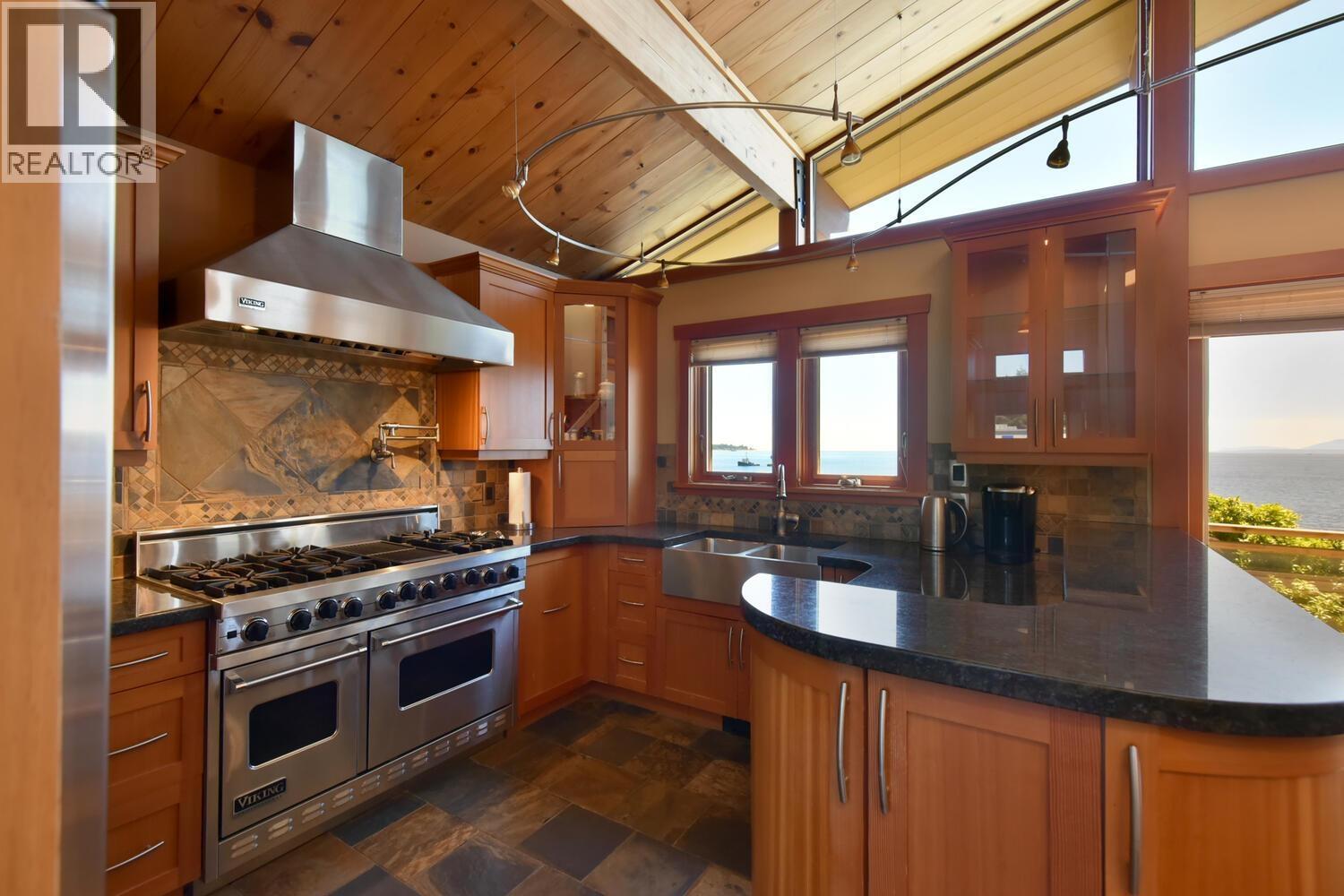 5728 BOULEVARD STREET, Sechelt