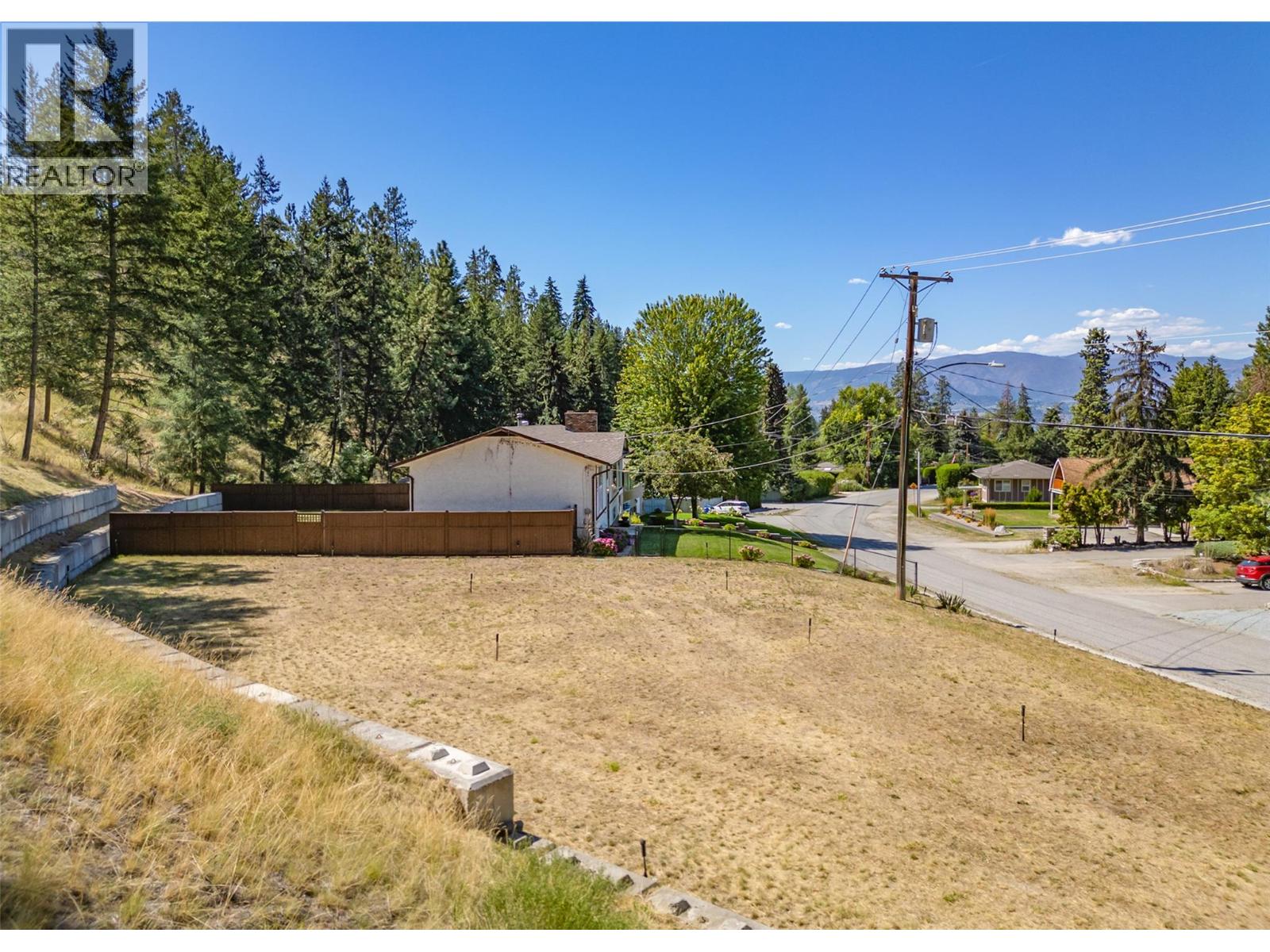  827 Paret Road, Kelowna