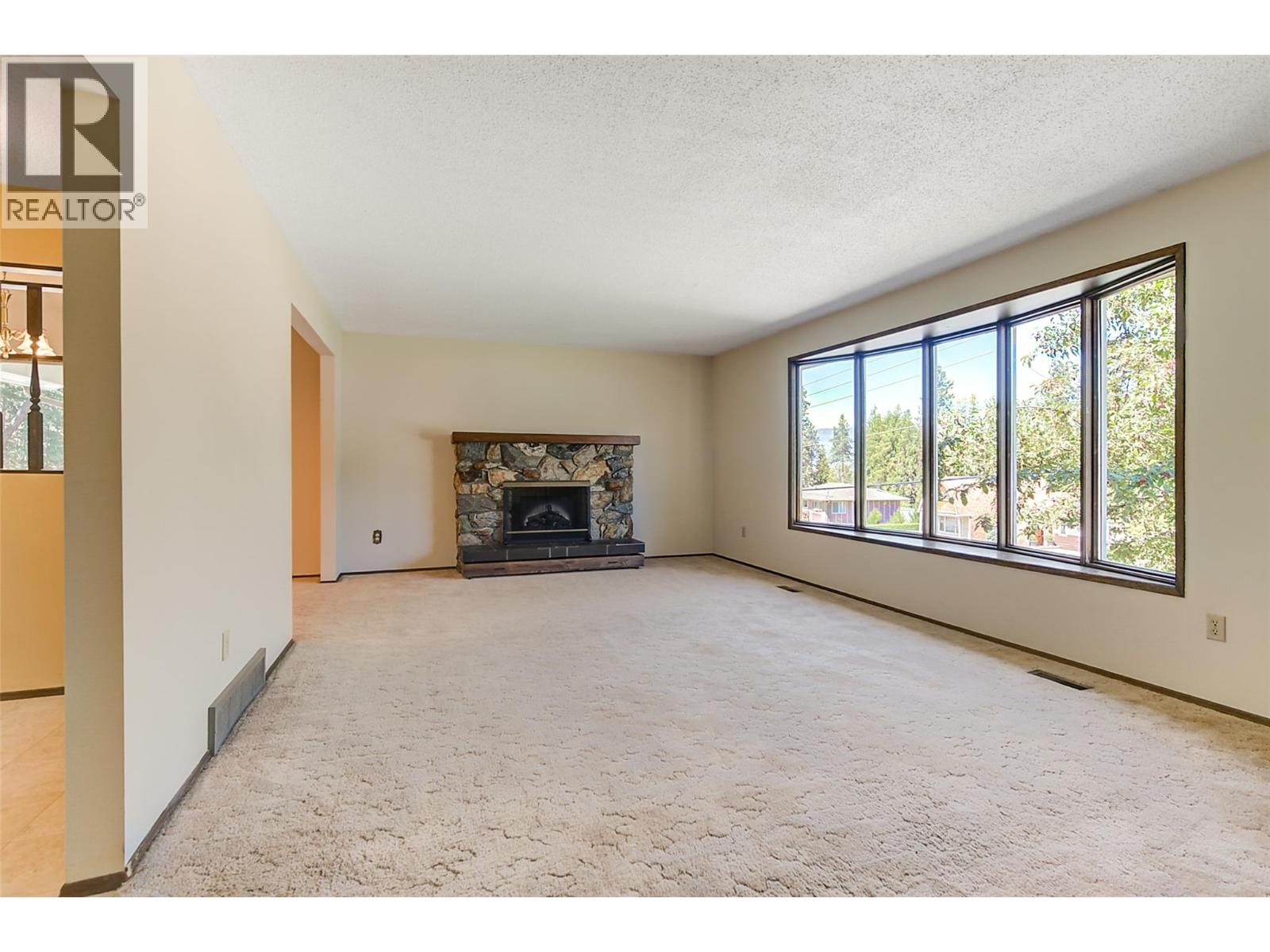  827 Paret Road, Kelowna