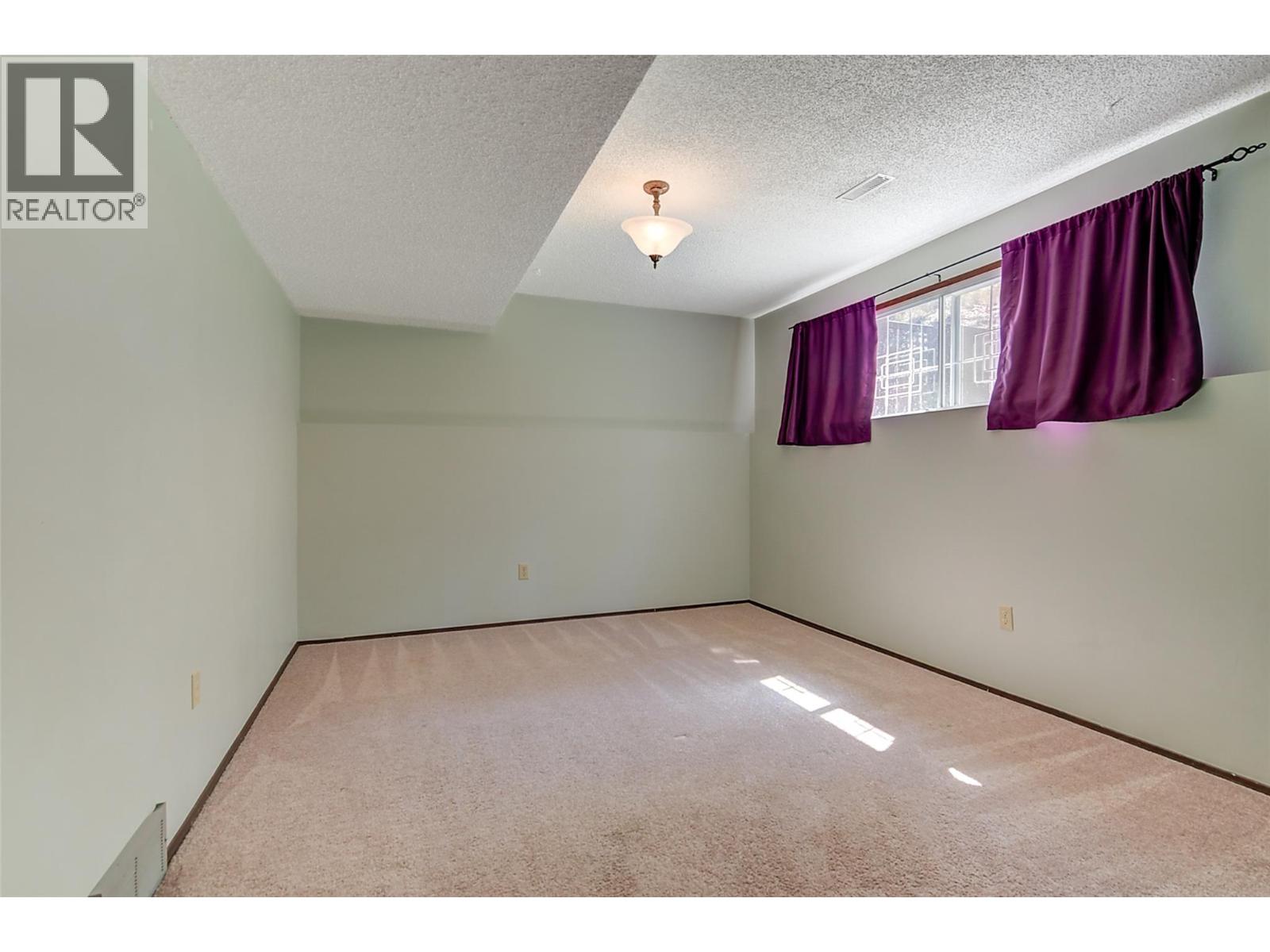  827 Paret Road, Kelowna